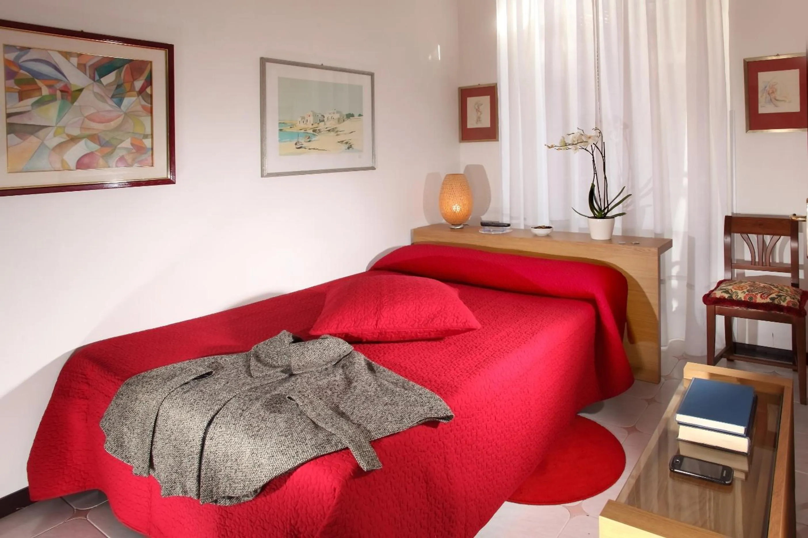 Photo of the whole room in Roma Central Guest House