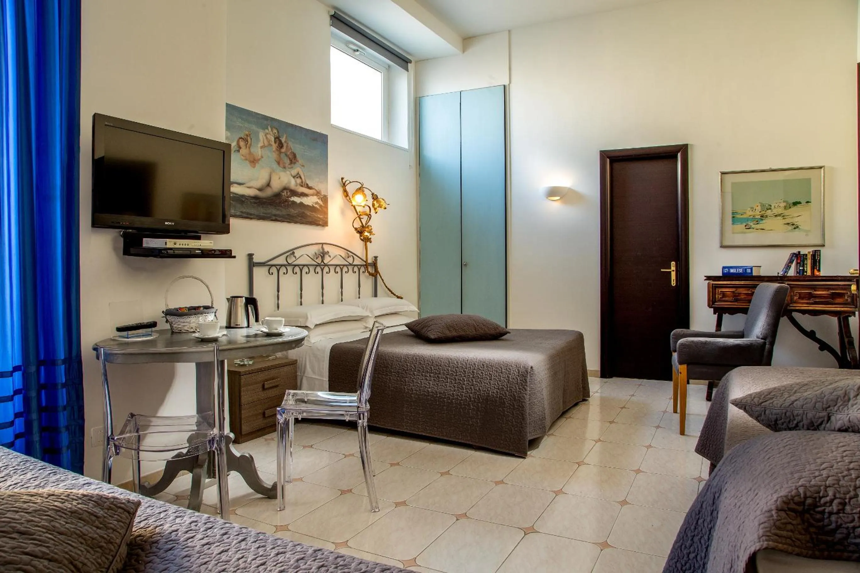 Photo of the whole room in Roma Central Guest House