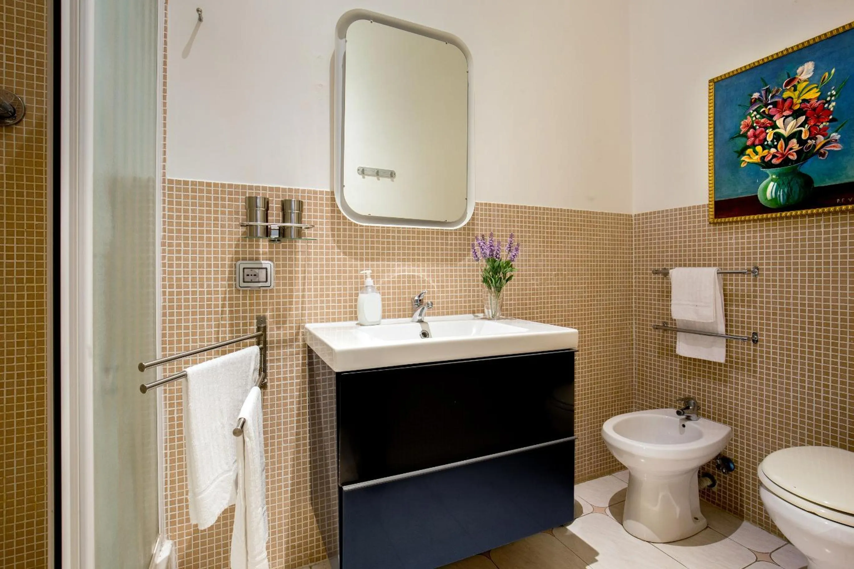 Bathroom in Roma Central Guest House