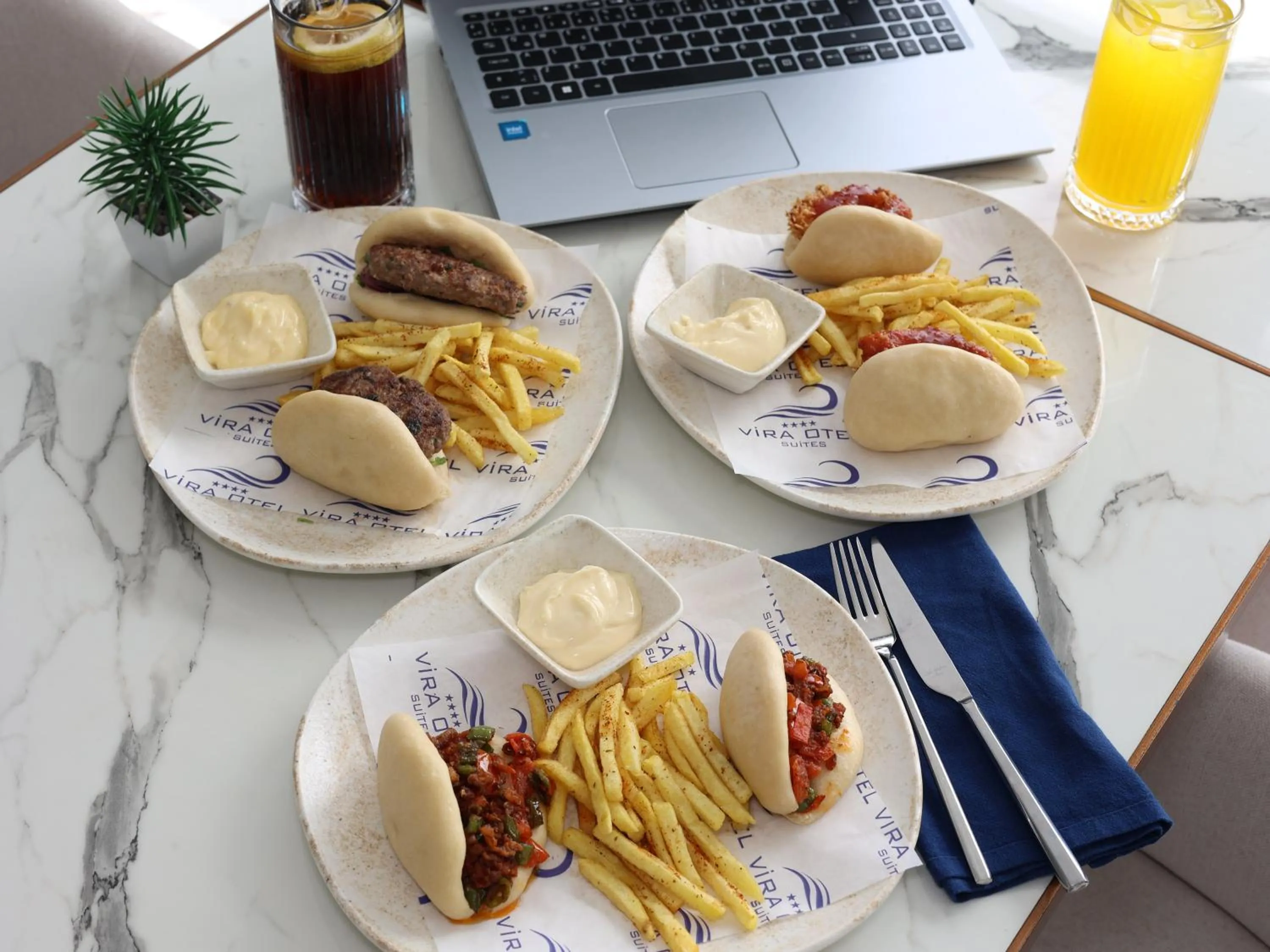 Food and drinks in Vira Otel Suites