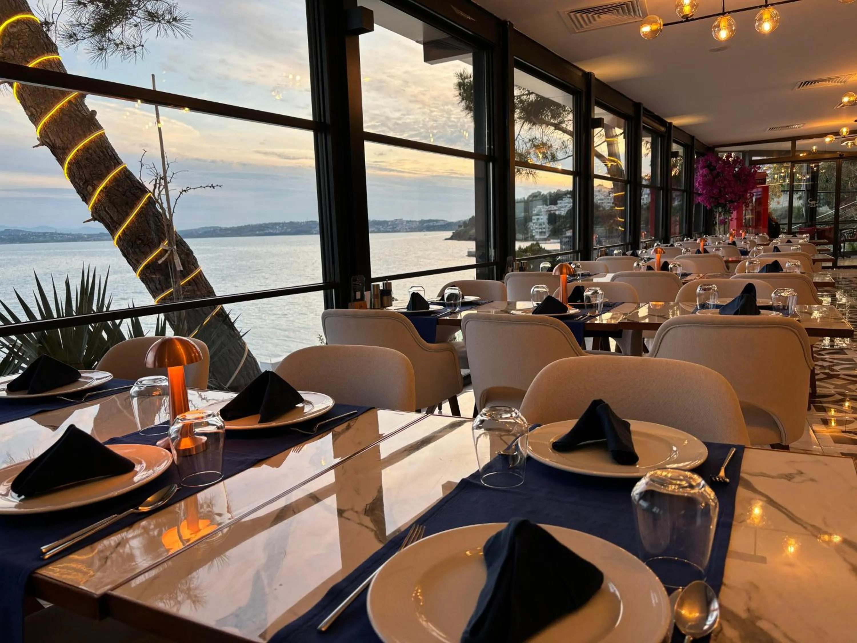 Restaurant/places to eat in Vira Otel Suites