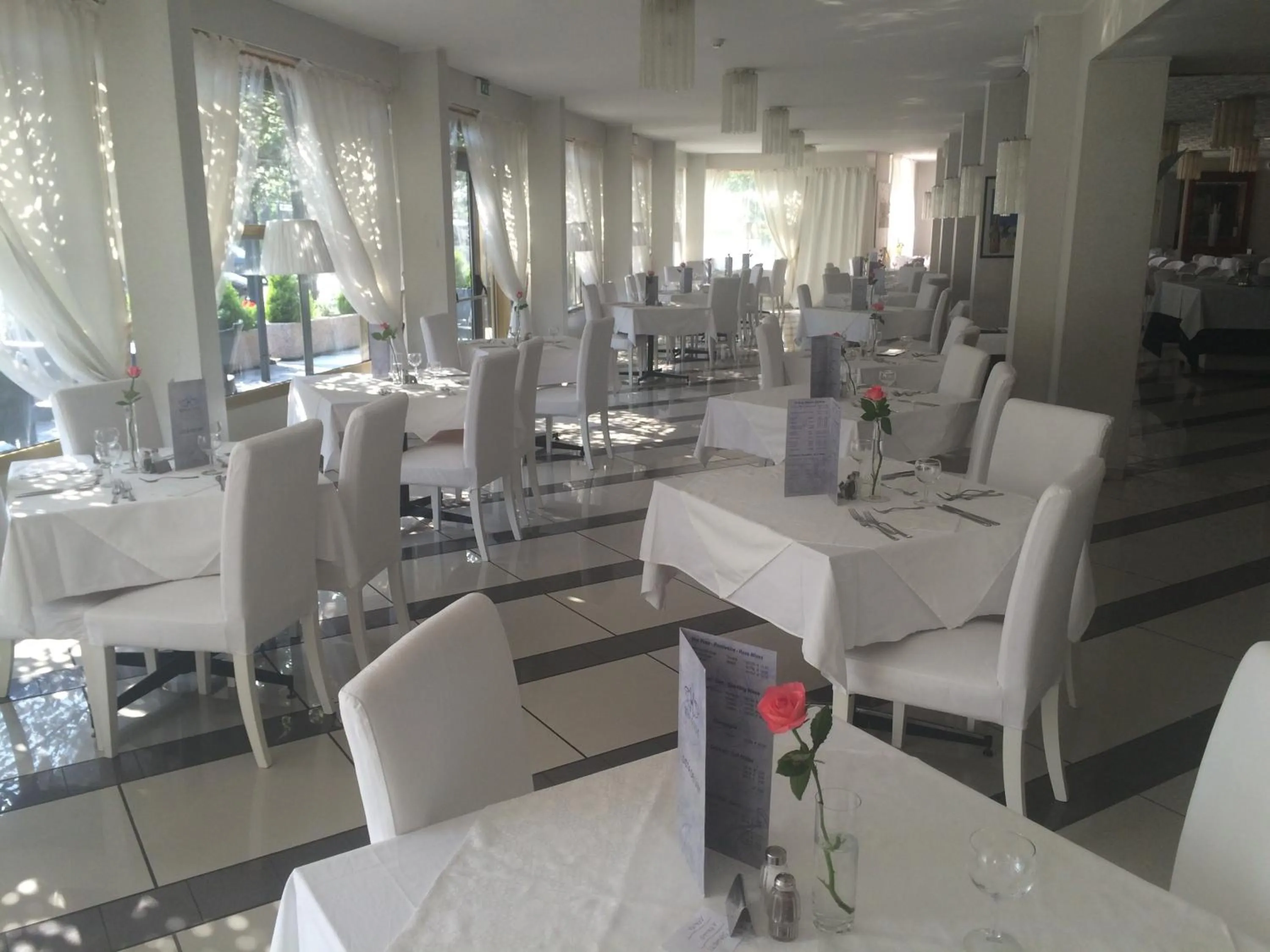 Restaurant/places to eat in Hotel La Perla