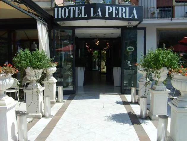 Facade/entrance in Hotel La Perla