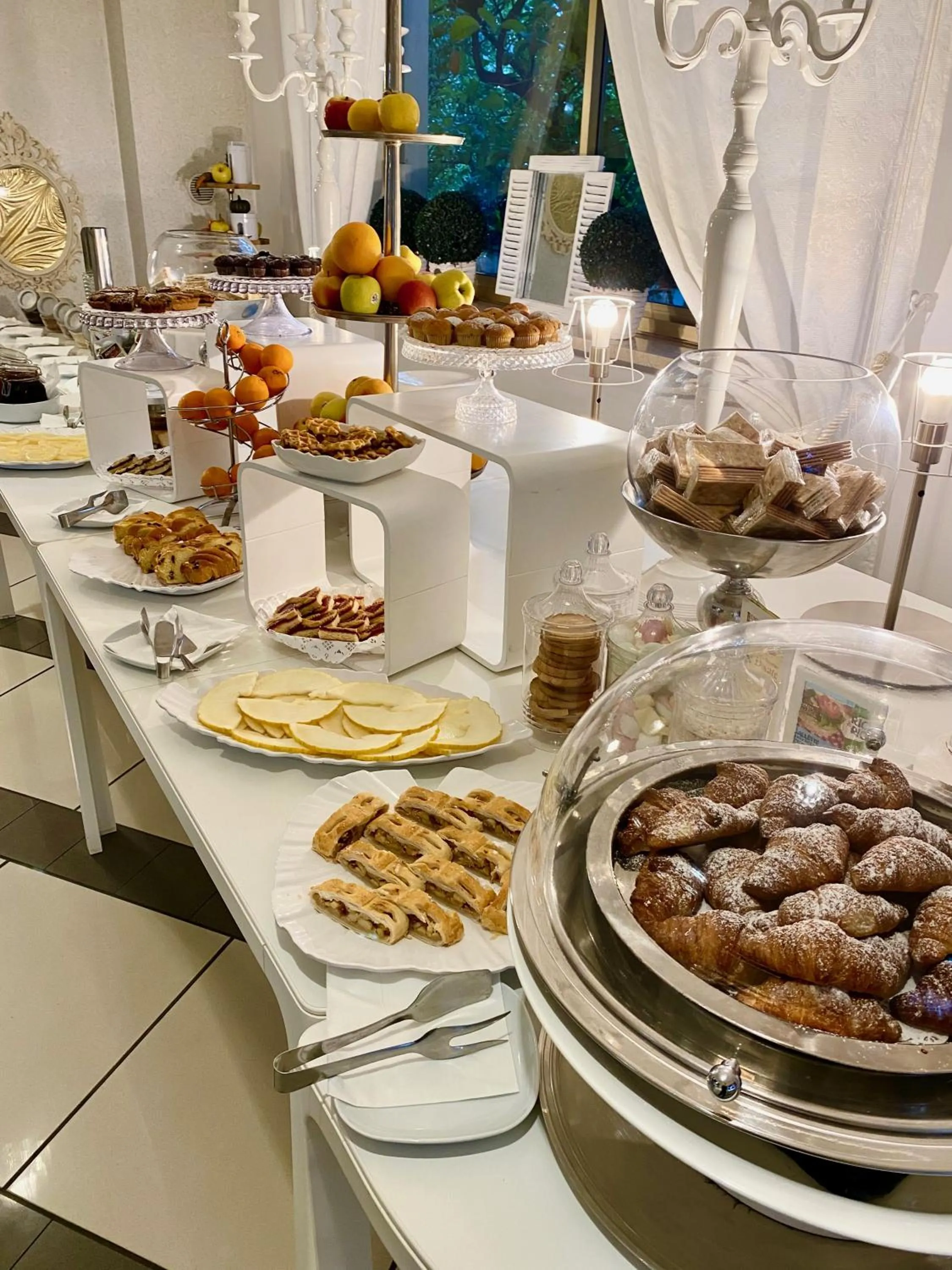 Breakfast in Hotel La Perla