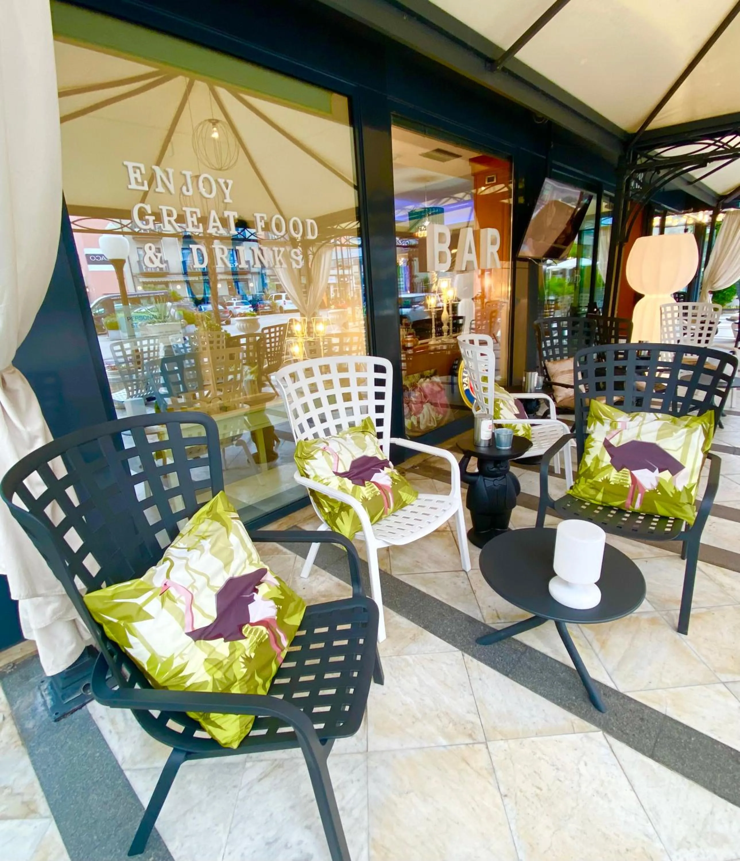 Lounge or bar in Hotel La Perla