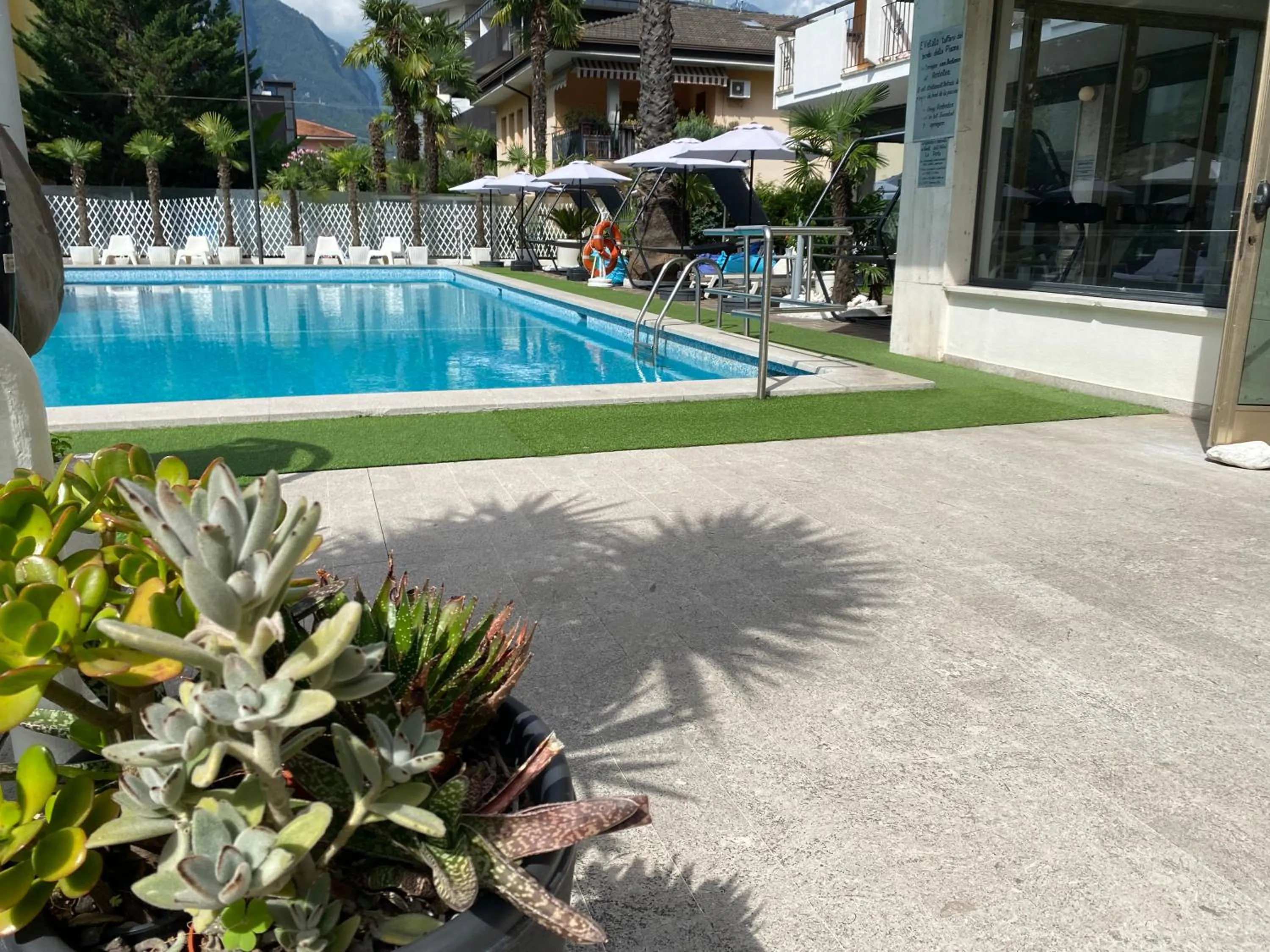 Swimming pool in Hotel La Perla