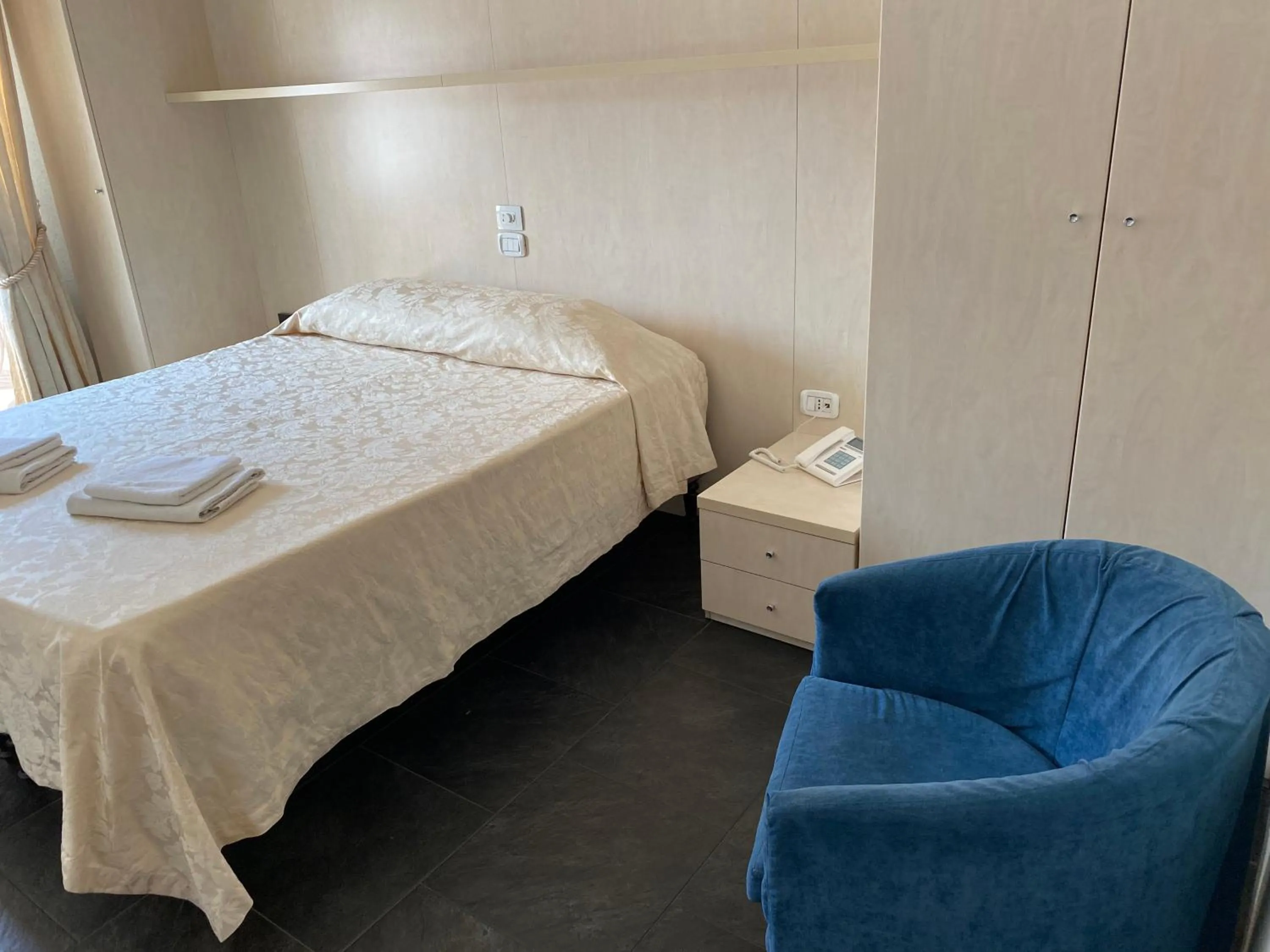 Bedroom, Bed in Hotel La Perla