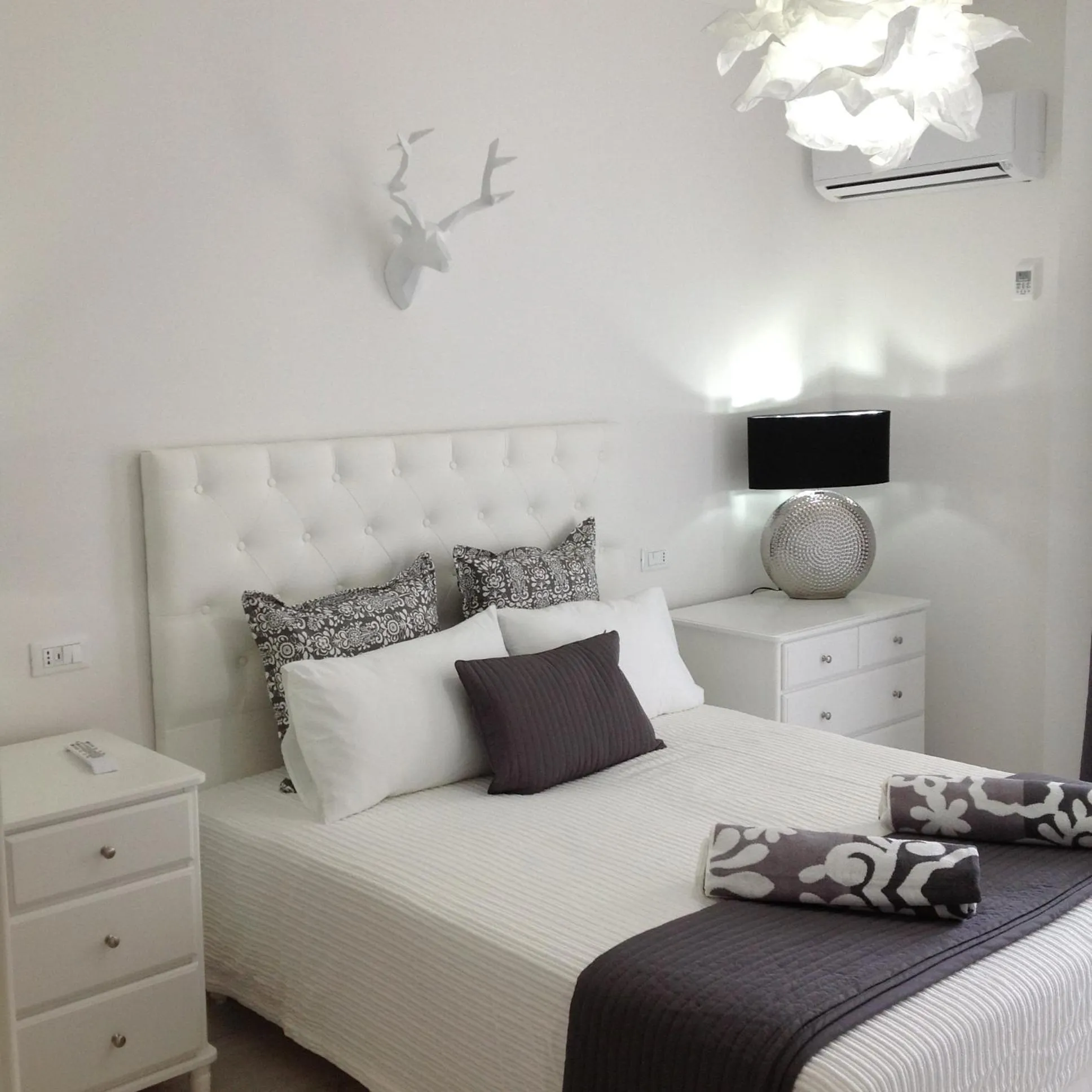 Bedroom, Bed in Hotel La Perla