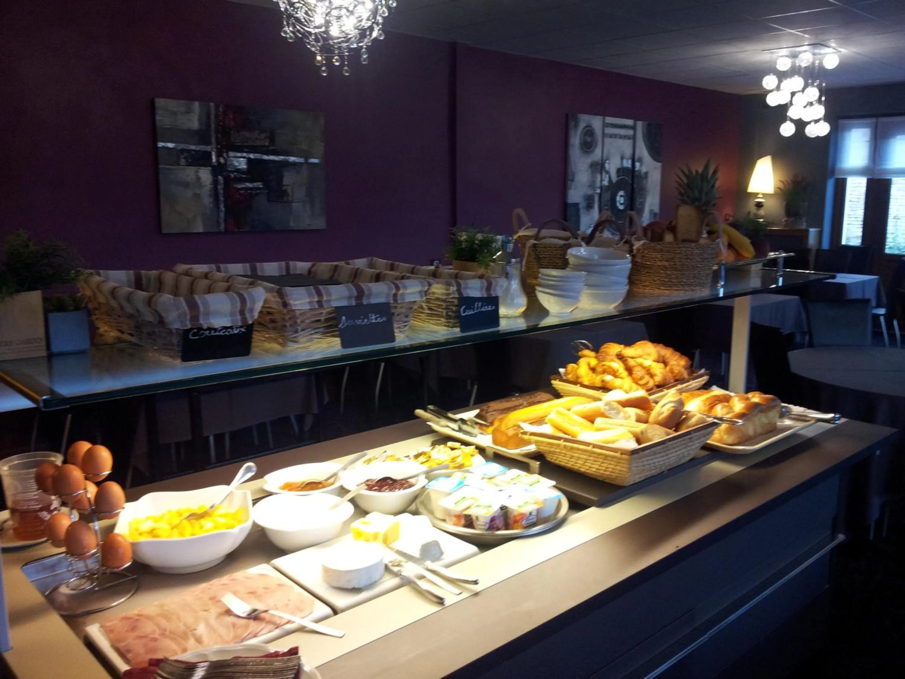 Breakfast in hôtel restaurant Beau-rivage