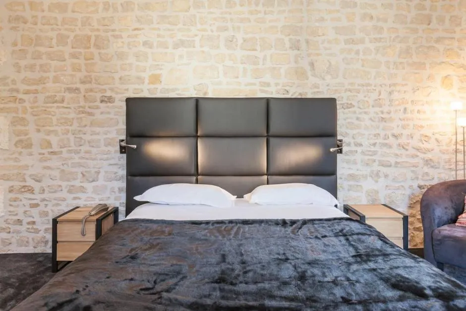 Bed in hôtel restaurant Beau-rivage