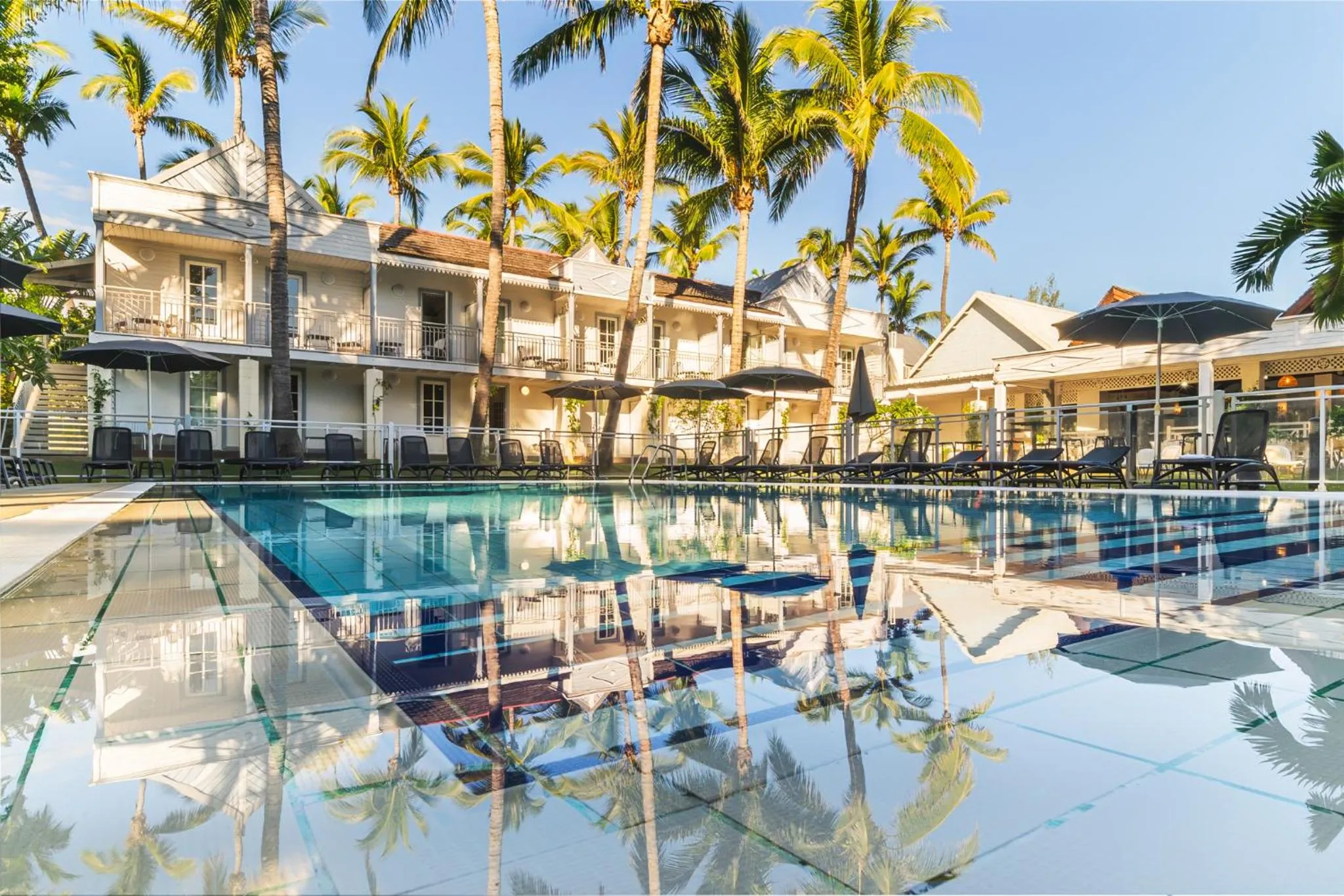Swimming pool in Hotel Exsel Alamanda