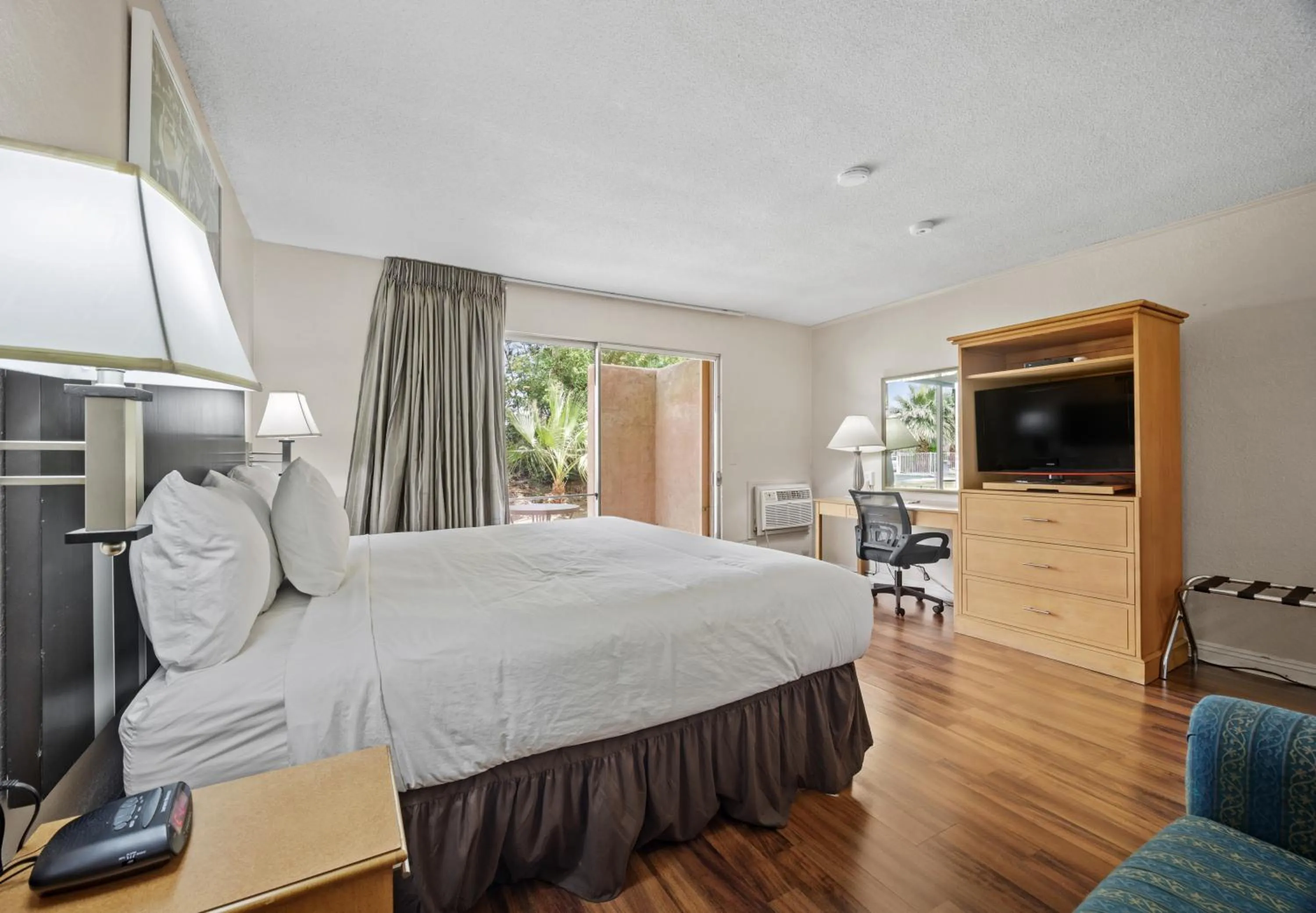 Bed in Sol Springs Inn