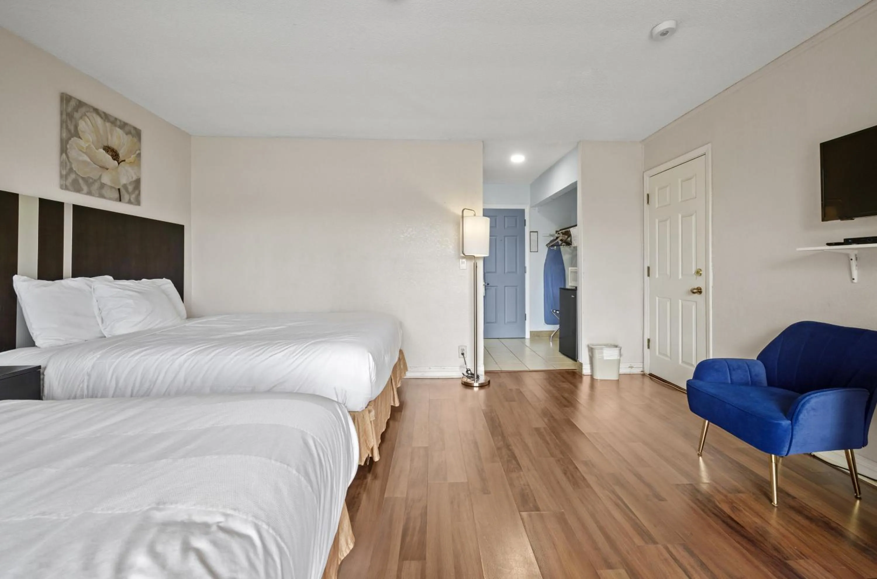 Bed in Sol Springs Inn