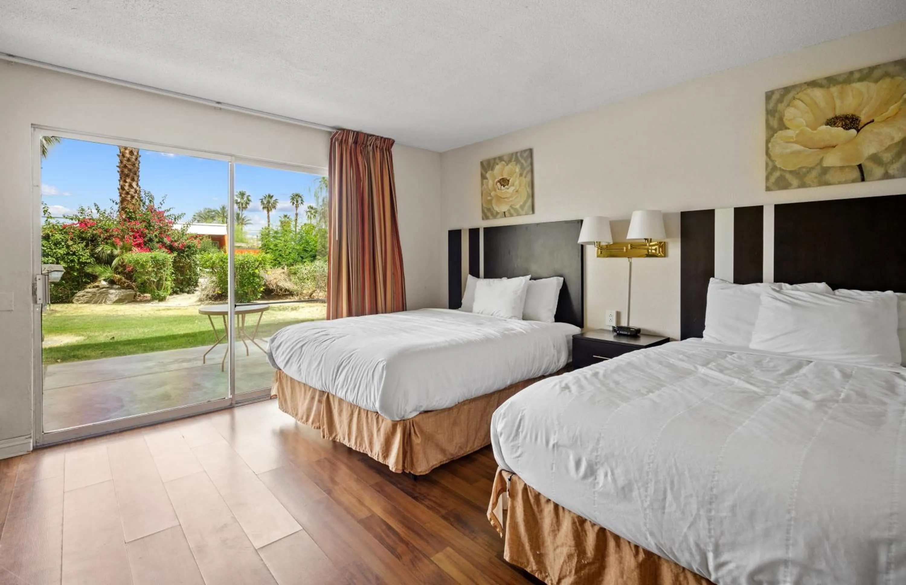 Bed in Sol Springs Inn