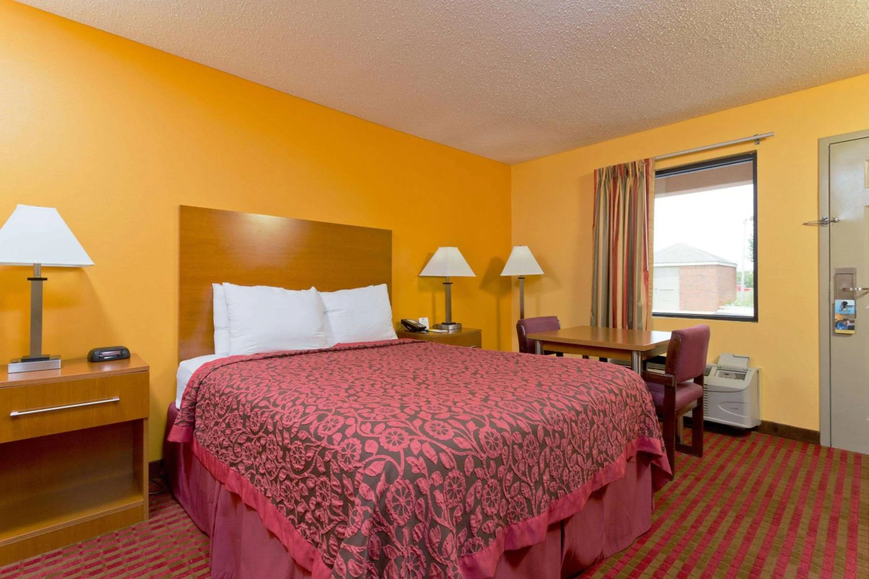 Photo of the whole room, Bed in Days Inn by Wyndham Franklin