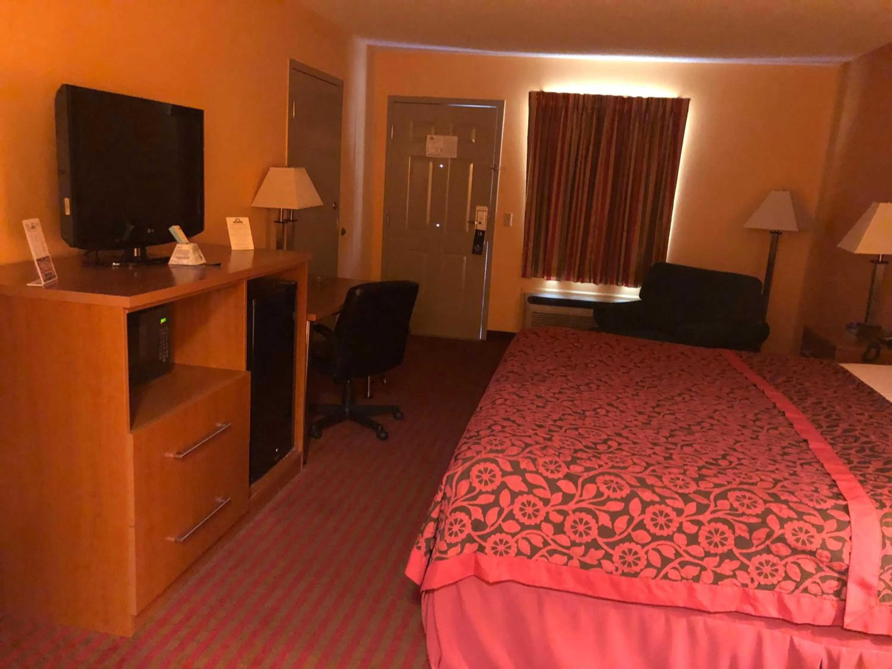 Bed in Days Inn by Wyndham Franklin