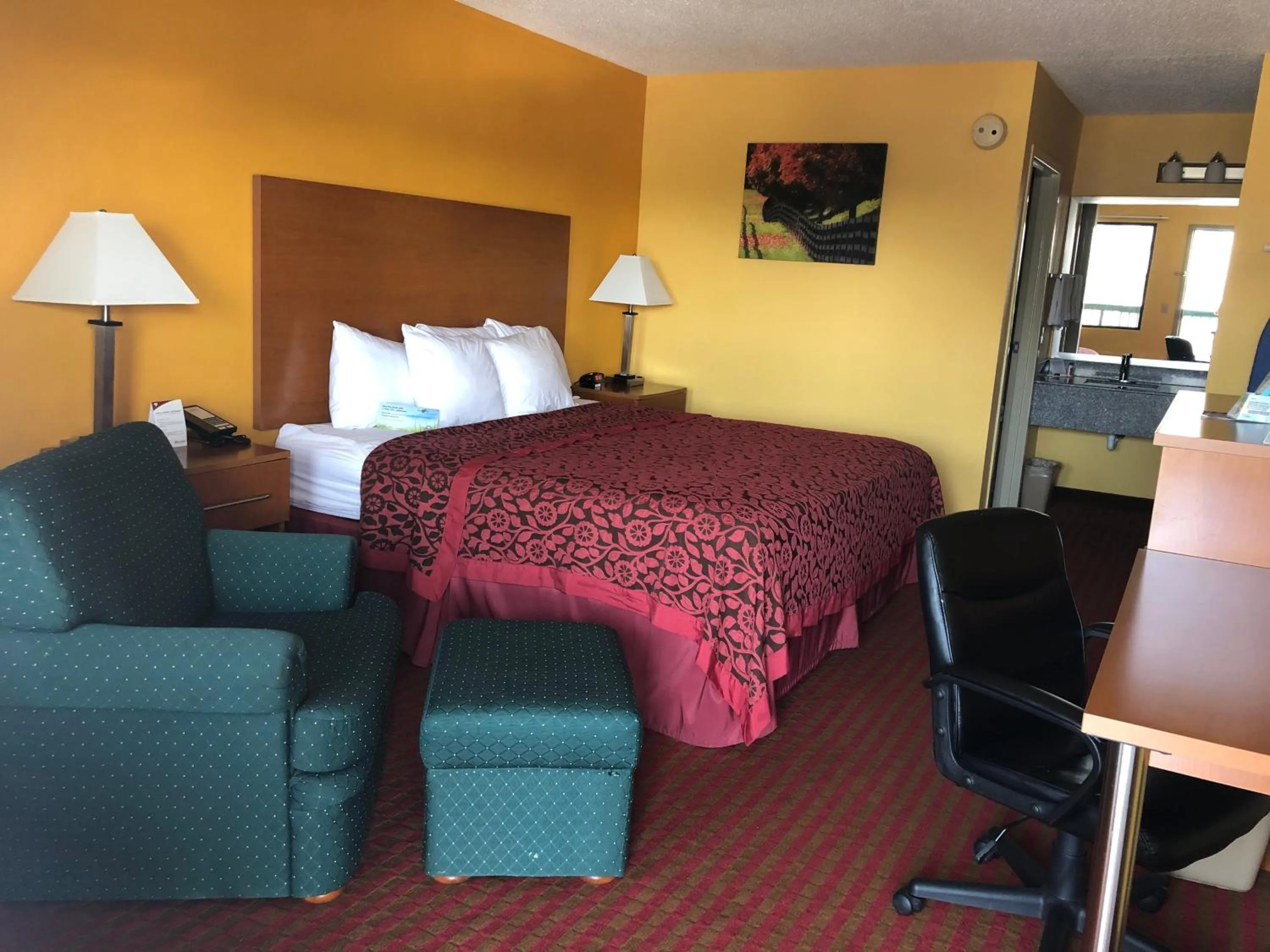 Bed in Days Inn by Wyndham Franklin