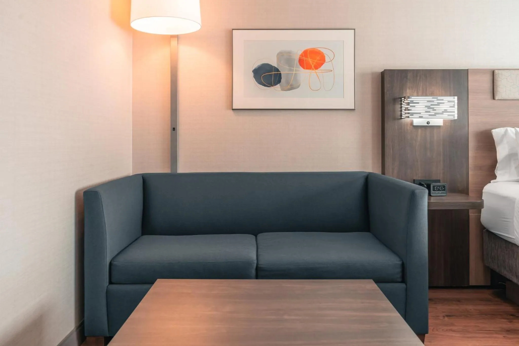 Photo of the whole room, Bed in Holiday Inn Express Kingston Central by IHG