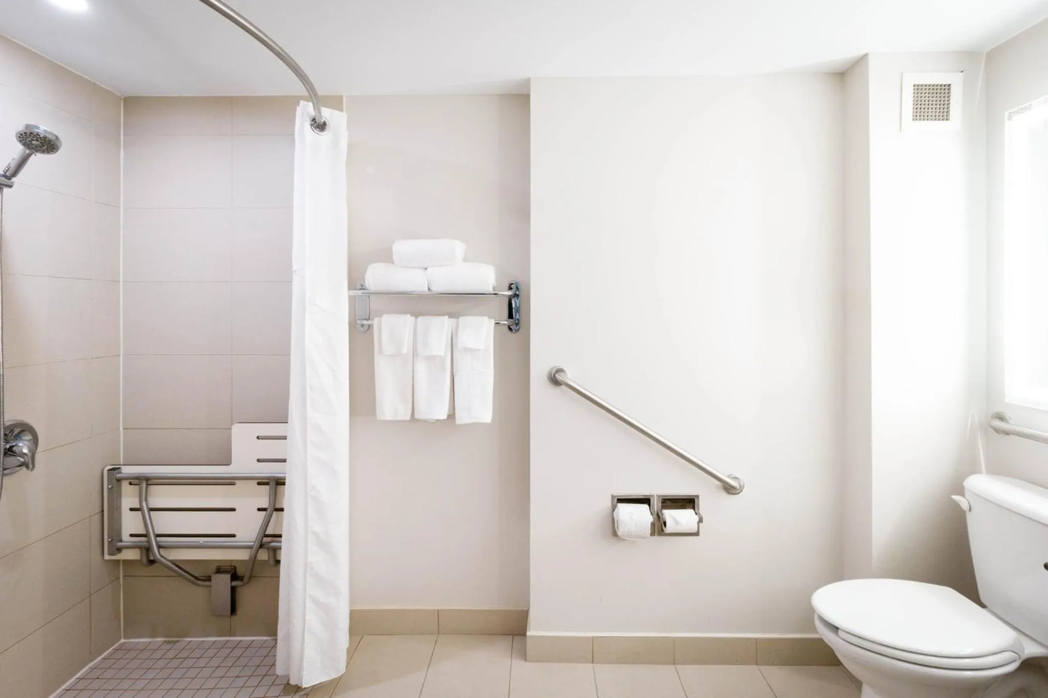 Photo of the whole room in Holiday Inn Express Kingston Central by IHG