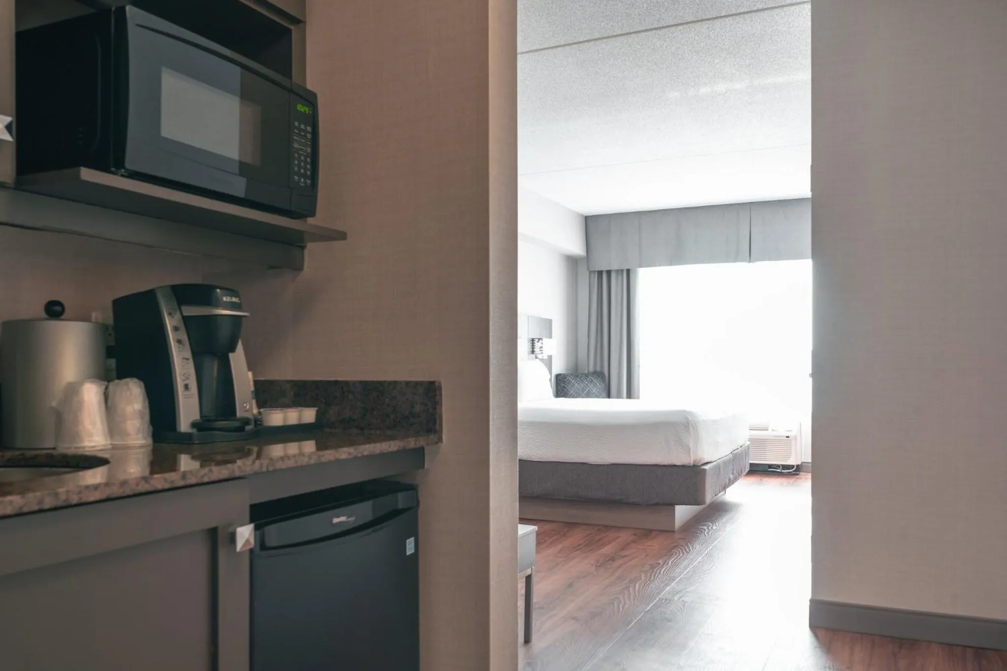 Photo of the whole room, Bed in Holiday Inn Express Kingston Central by IHG