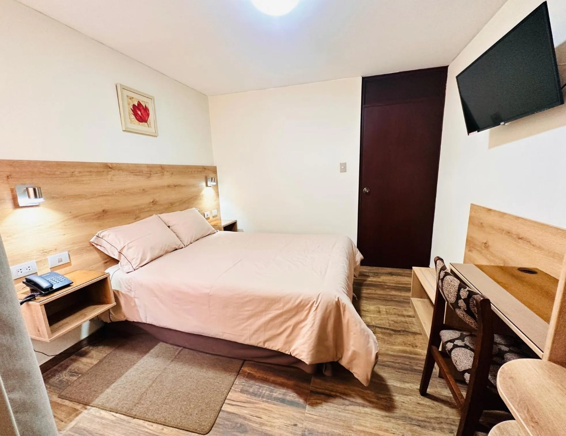 Photo of the whole room, Bed in Arequipa Inn