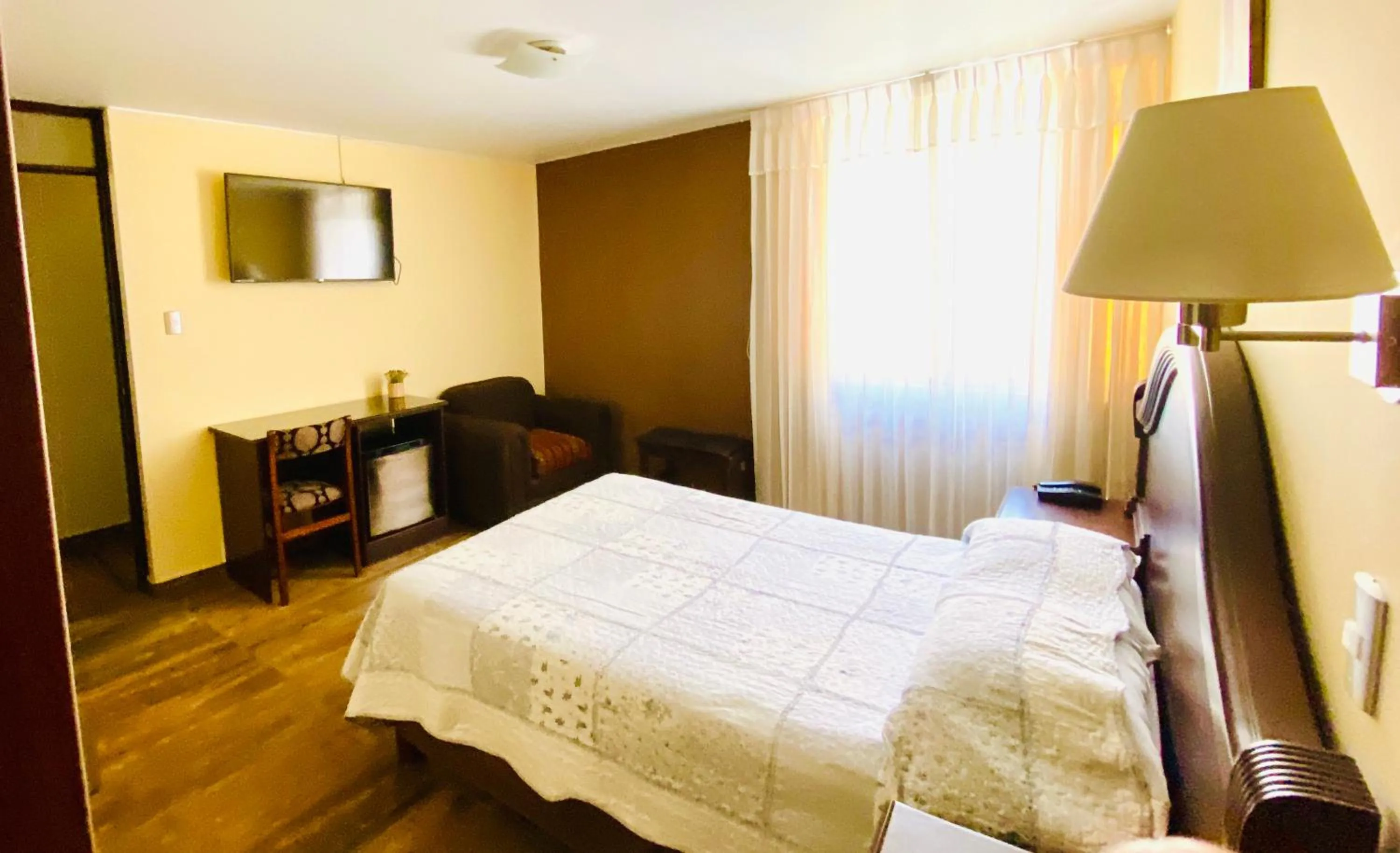 Photo of the whole room, Bed in Arequipa Inn