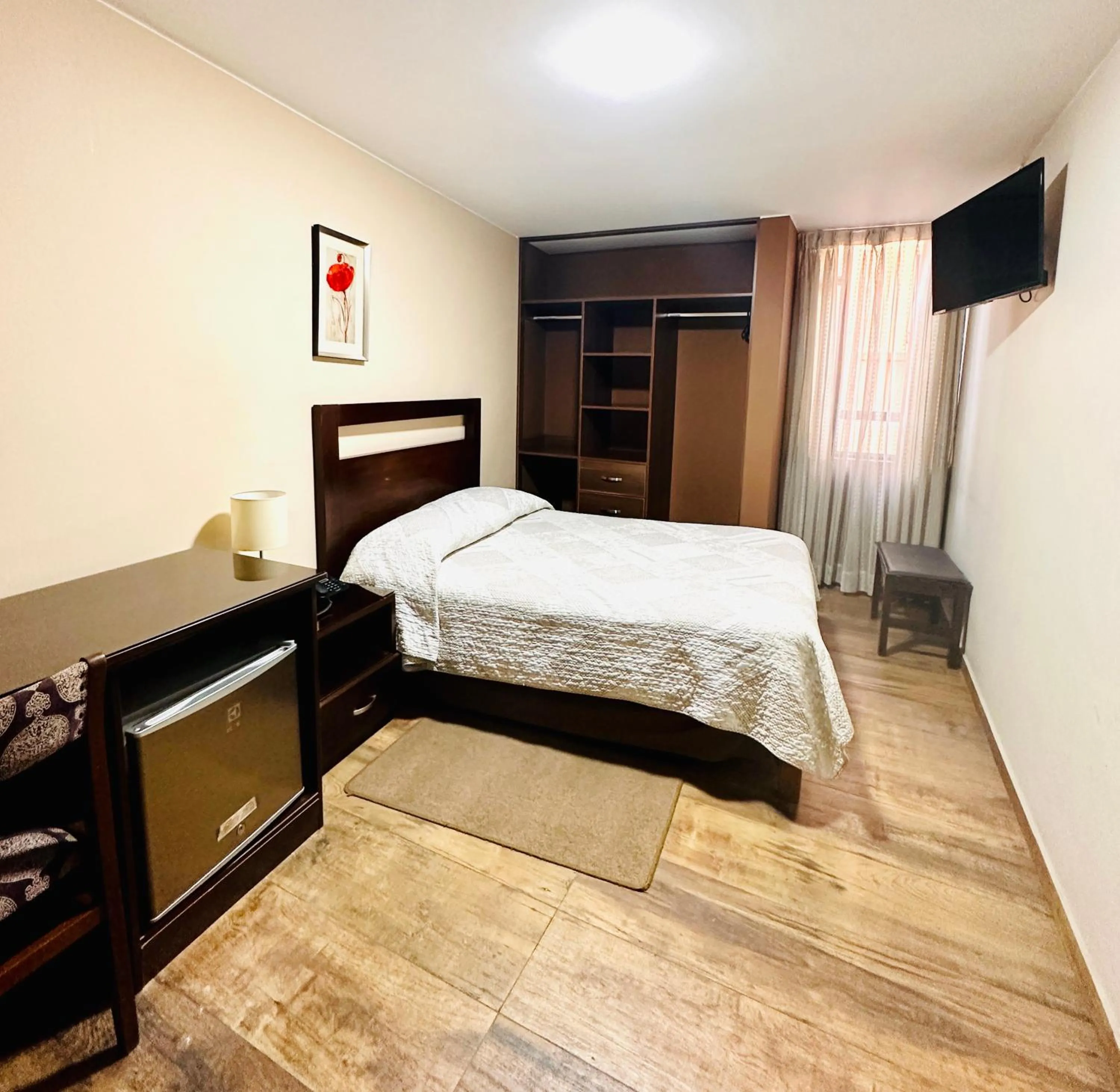 Photo of the whole room, Bed in Arequipa Inn