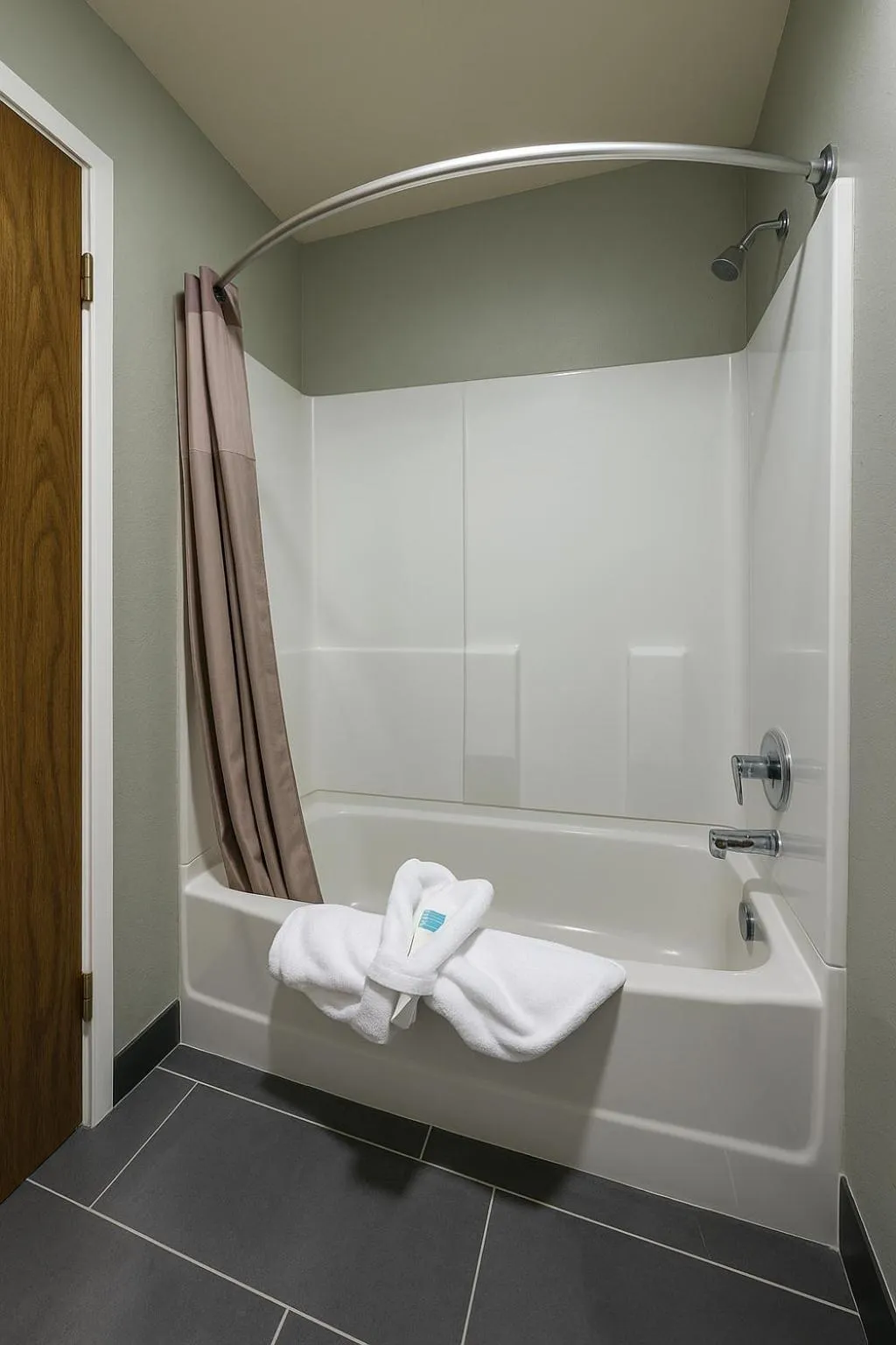 Bath in Sunnyside Inn and Suites