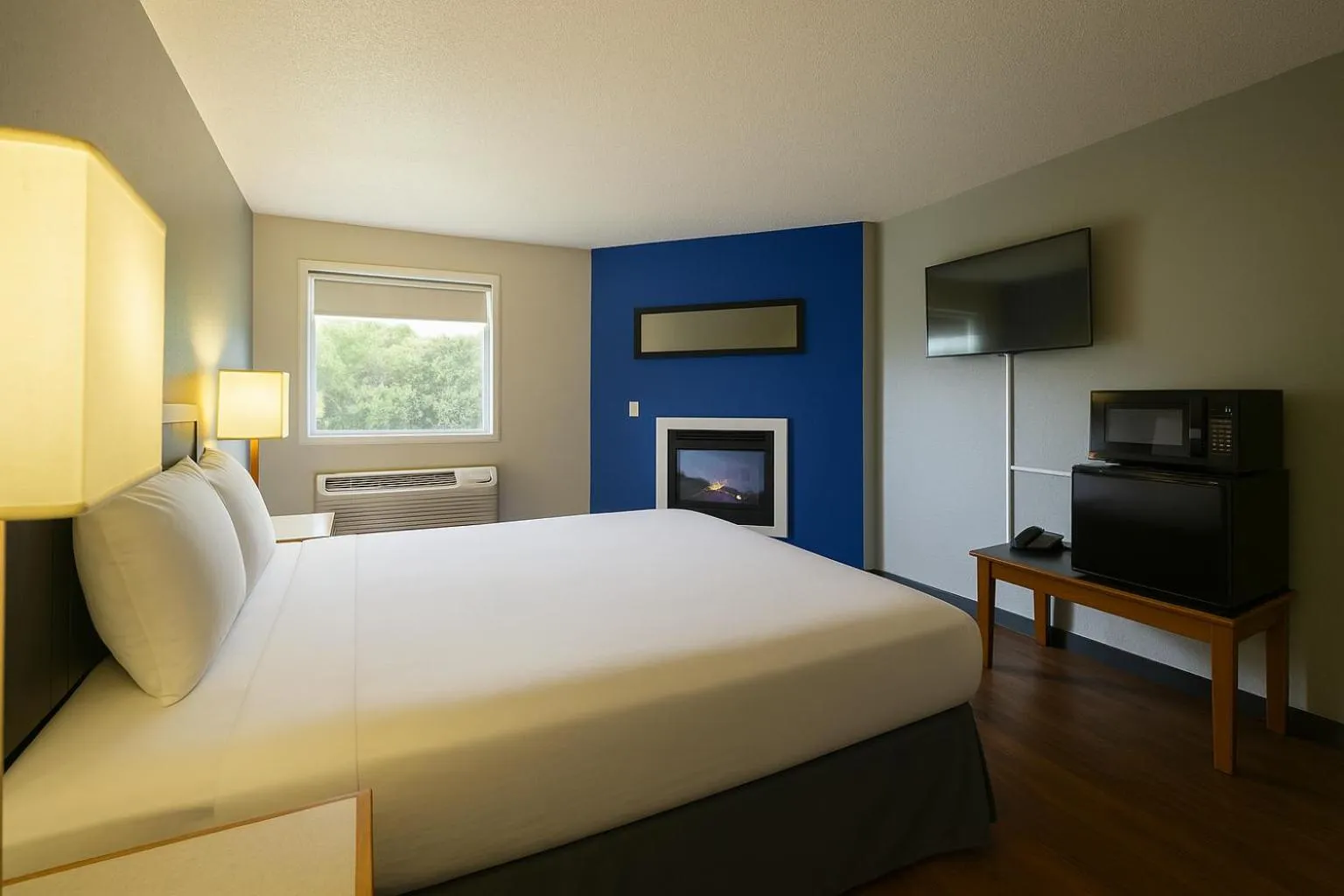 Bedroom, Bed in Sunnyside Inn and Suites
