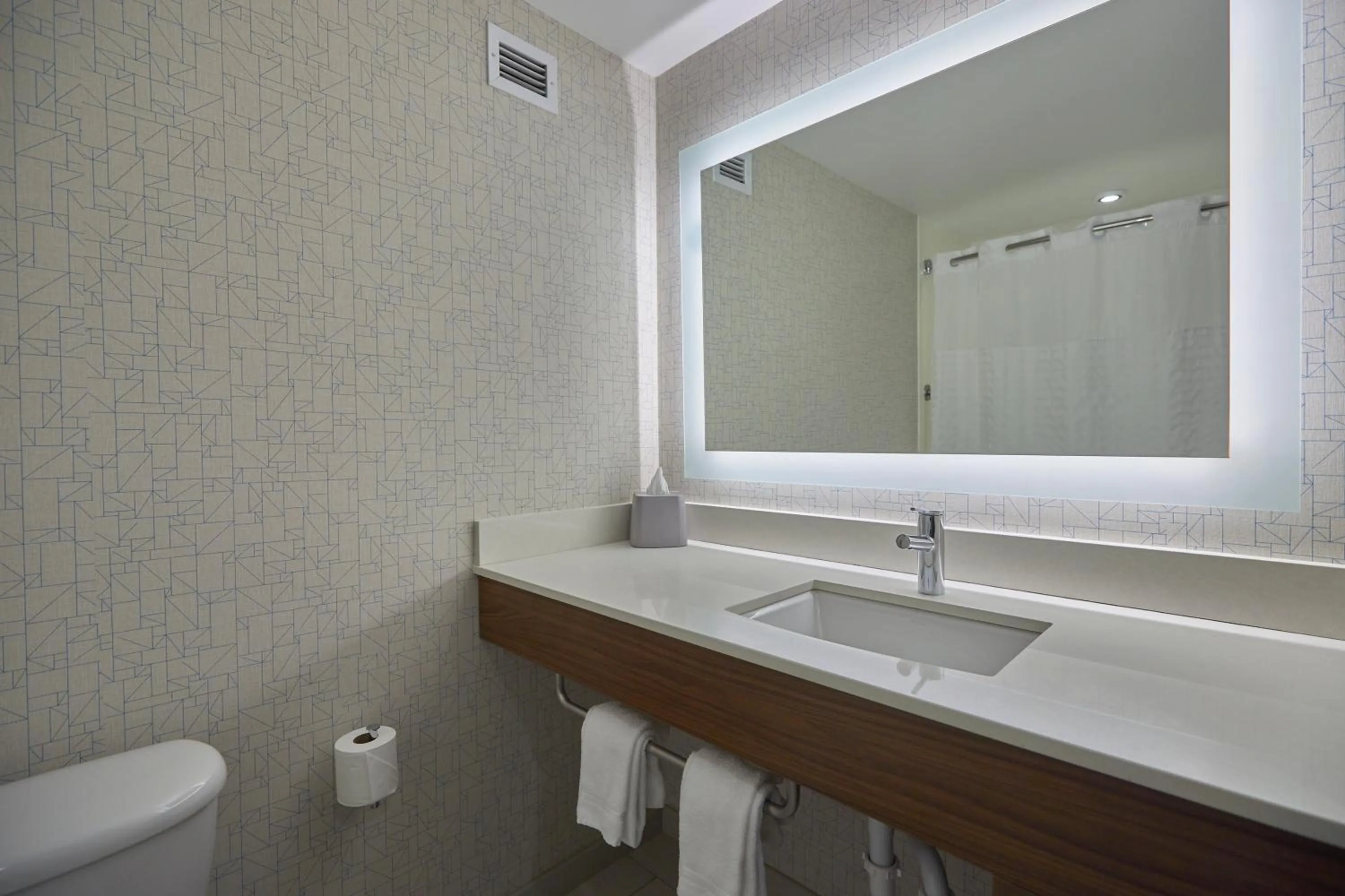 Bathroom in Holiday Inn Express : Eugene - Springfield by IHG