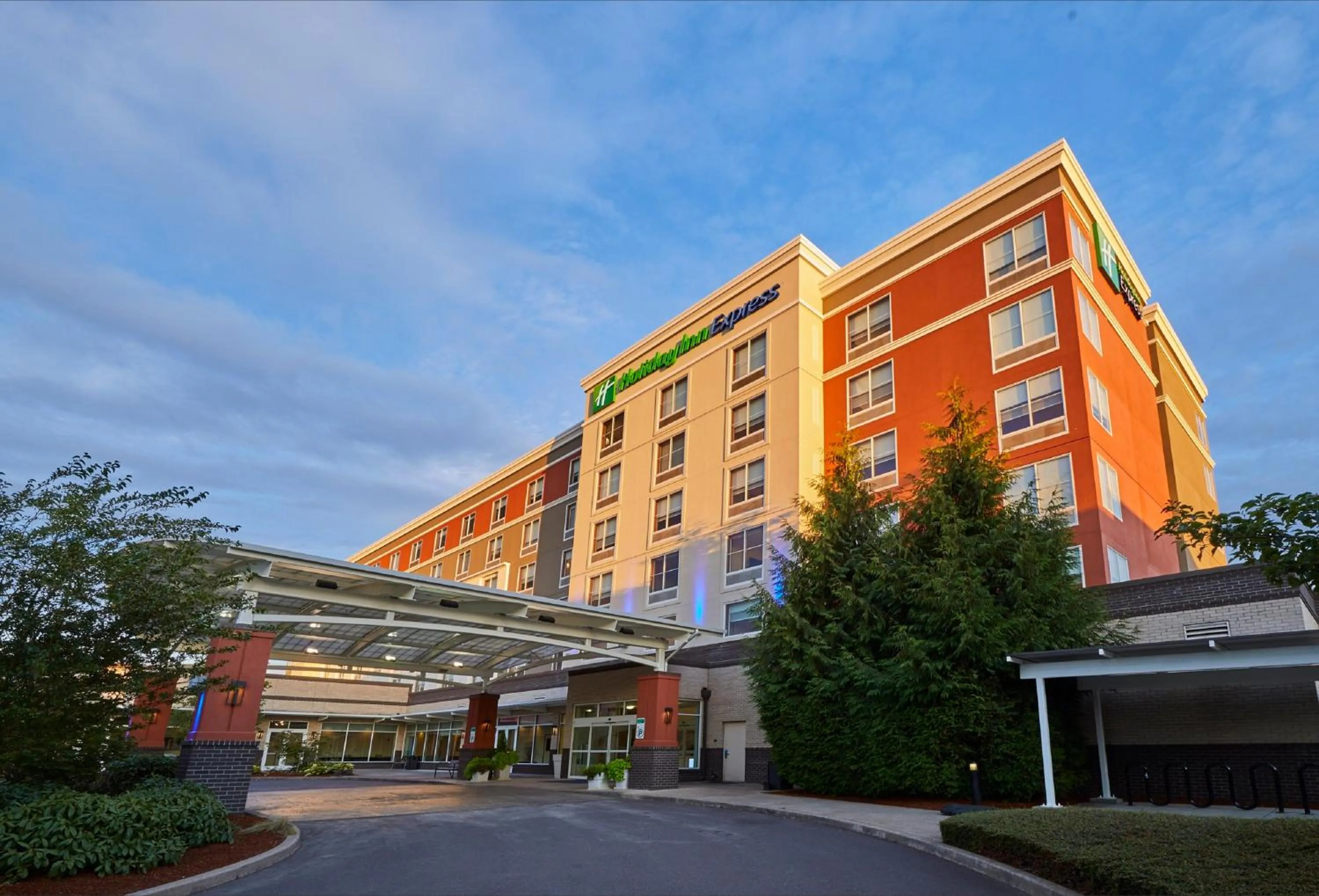 Property building in Holiday Inn Express : Eugene - Springfield by IHG