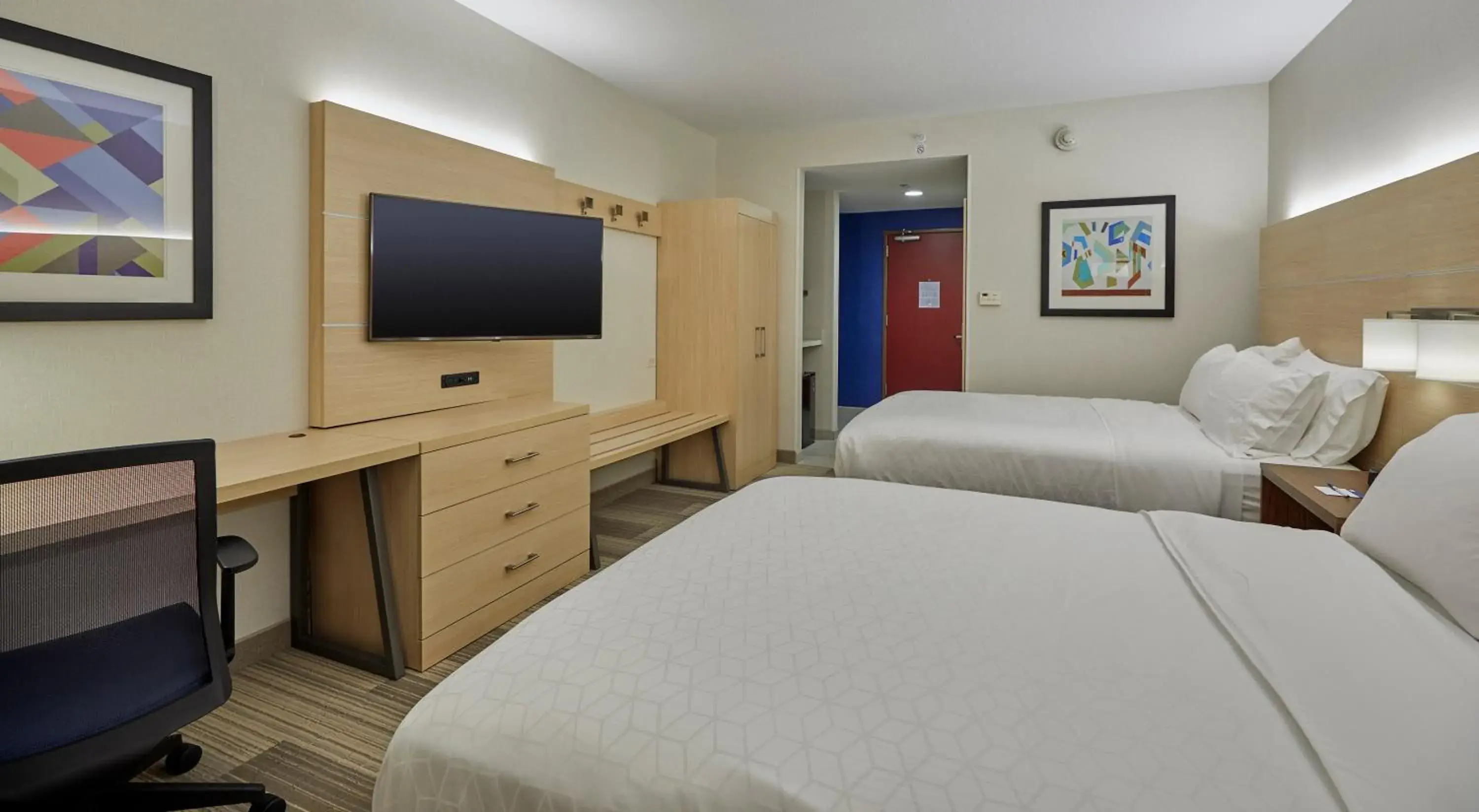 Standard Room with Two Queen Beds in Holiday Inn Express : Eugene - Springfield by IHG Standard Room with Two Queen Beds in Holiday Inn Express : Eugene - Springfield by IHG