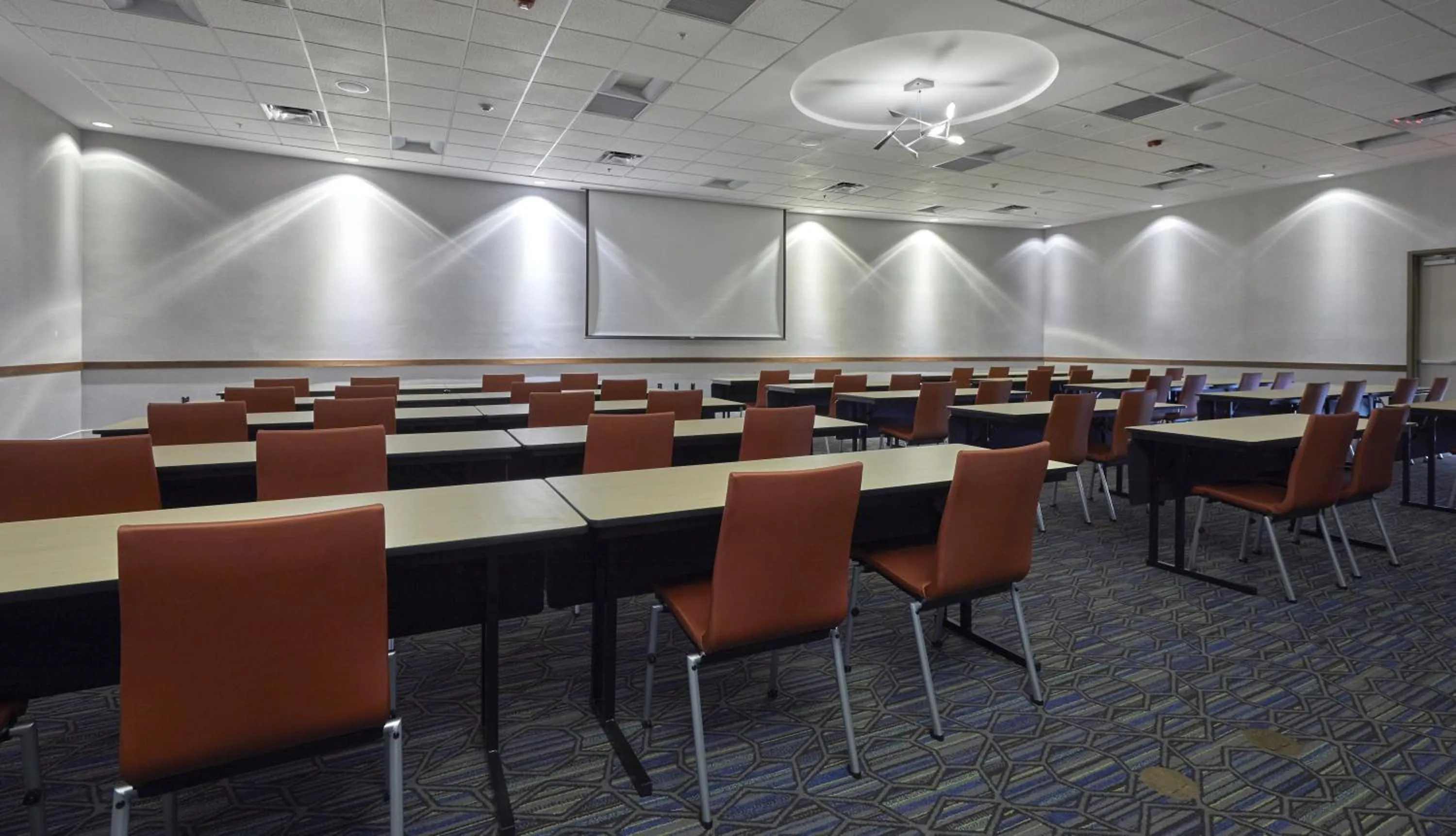 Meeting/conference room in Holiday Inn Express : Eugene - Springfield by IHG