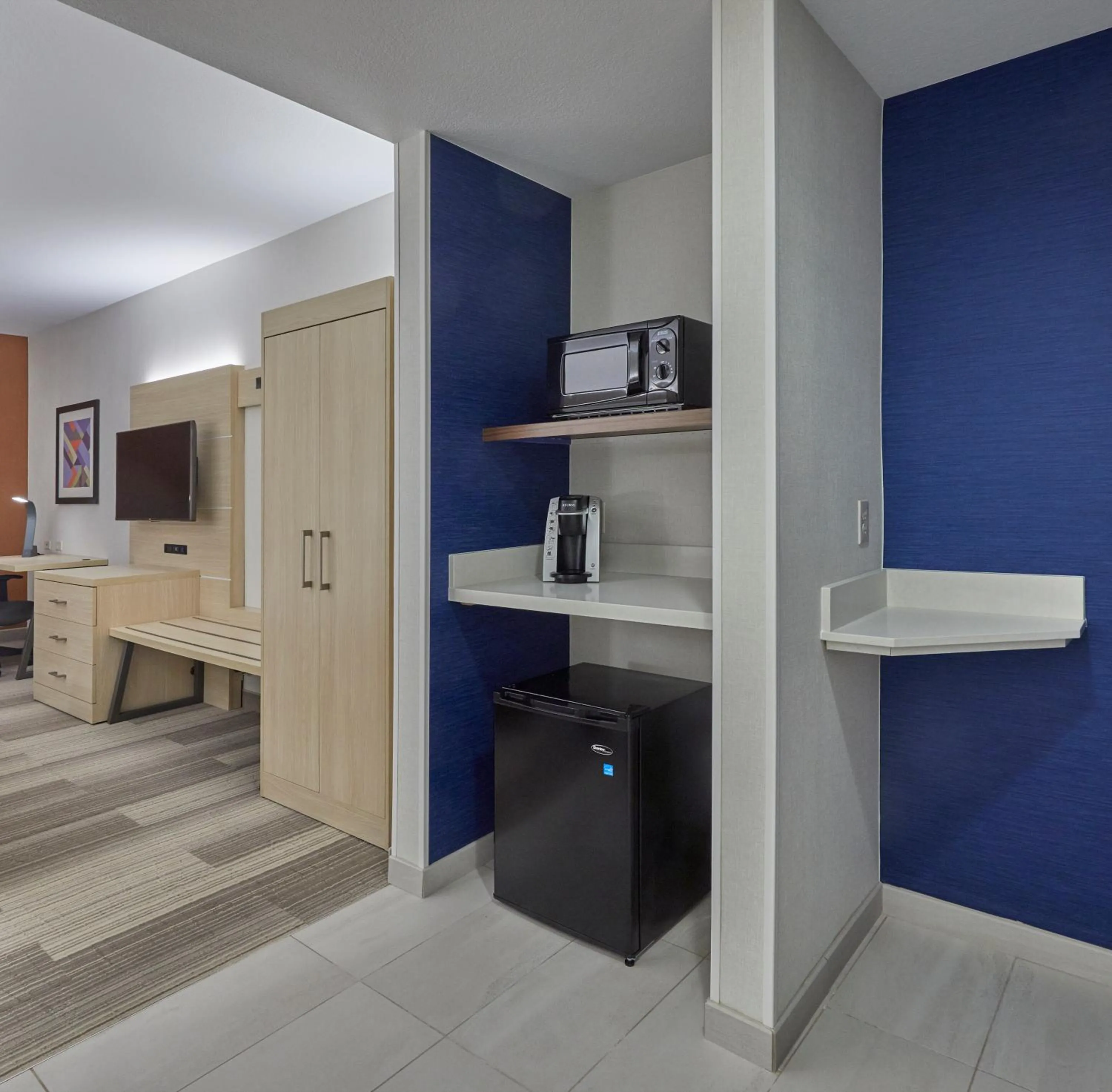 Kitchen or kitchenette in Holiday Inn Express : Eugene - Springfield by IHG