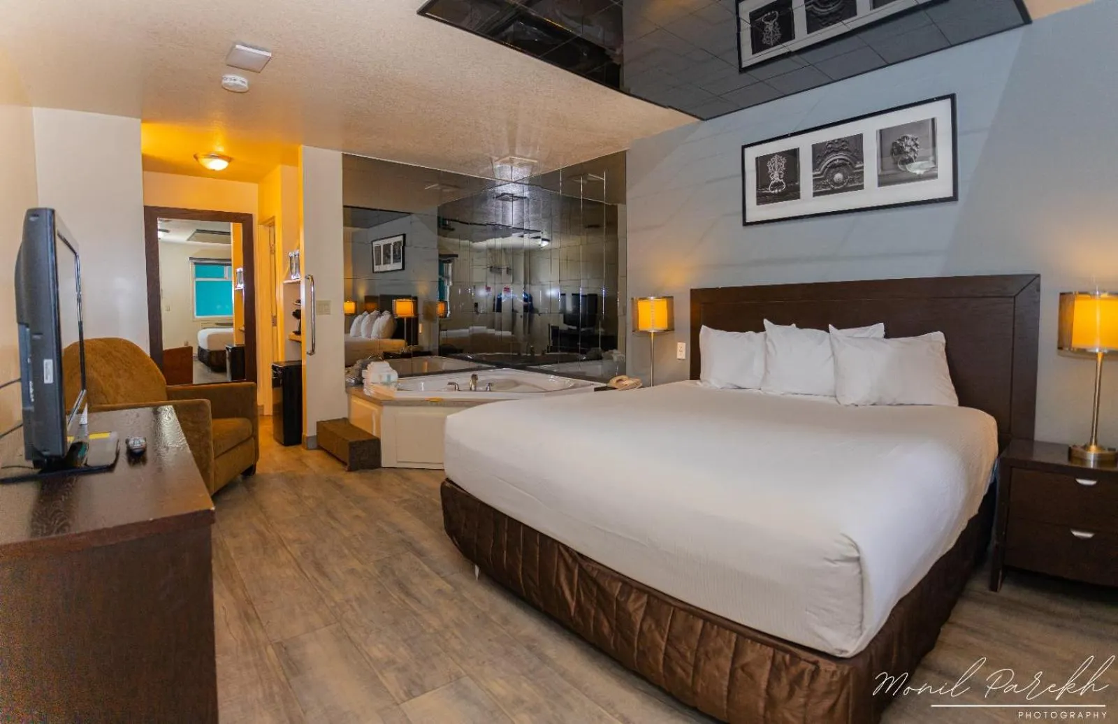 Bed in Empire Inn & Suites