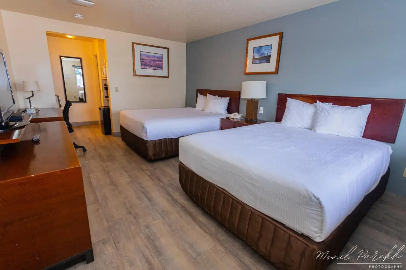 Deluxe Queen Room in Empire Inn & Suites Deluxe Queen Room in Empire Inn & Suites