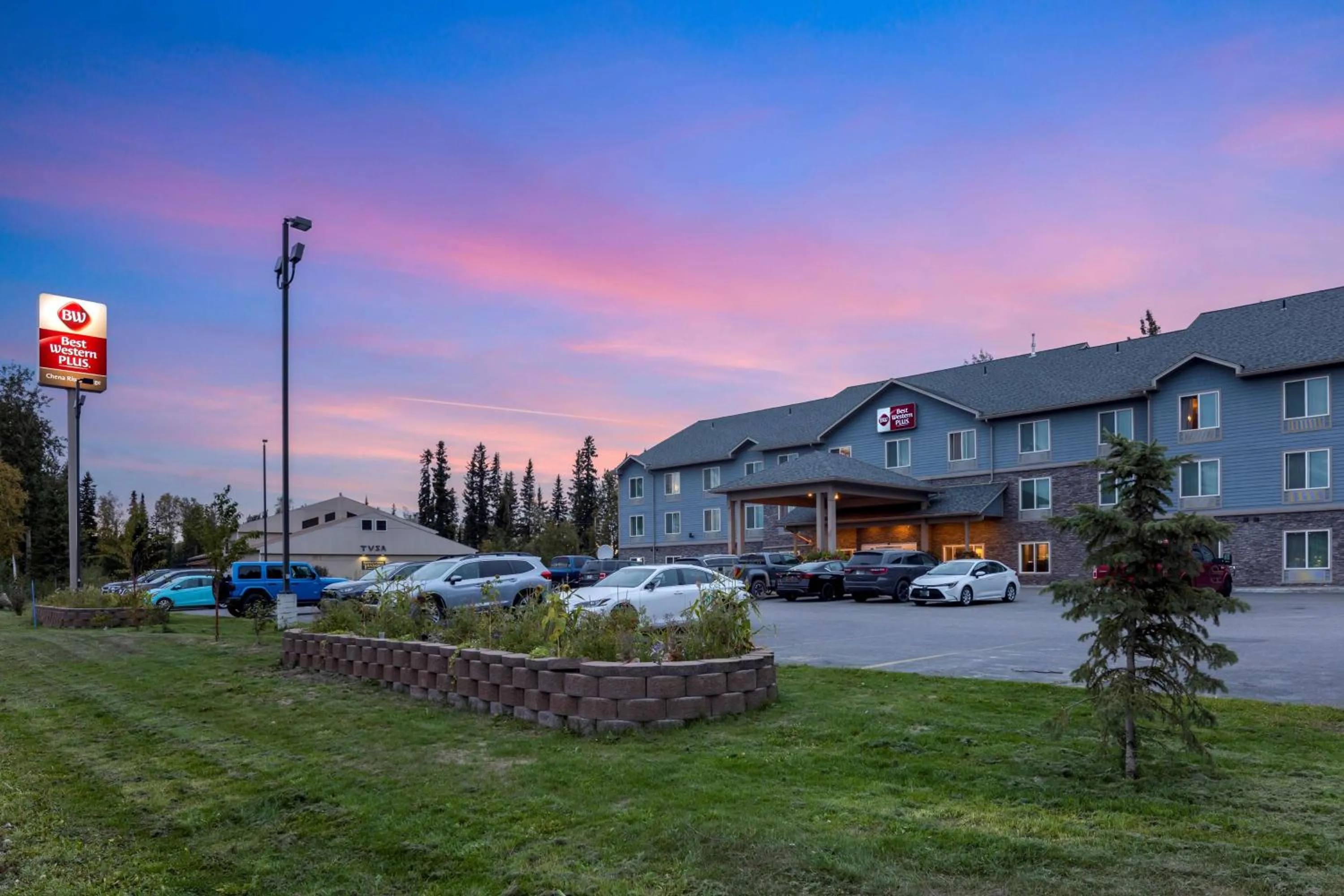 Property building in Best Western Plus Chena River Lodge