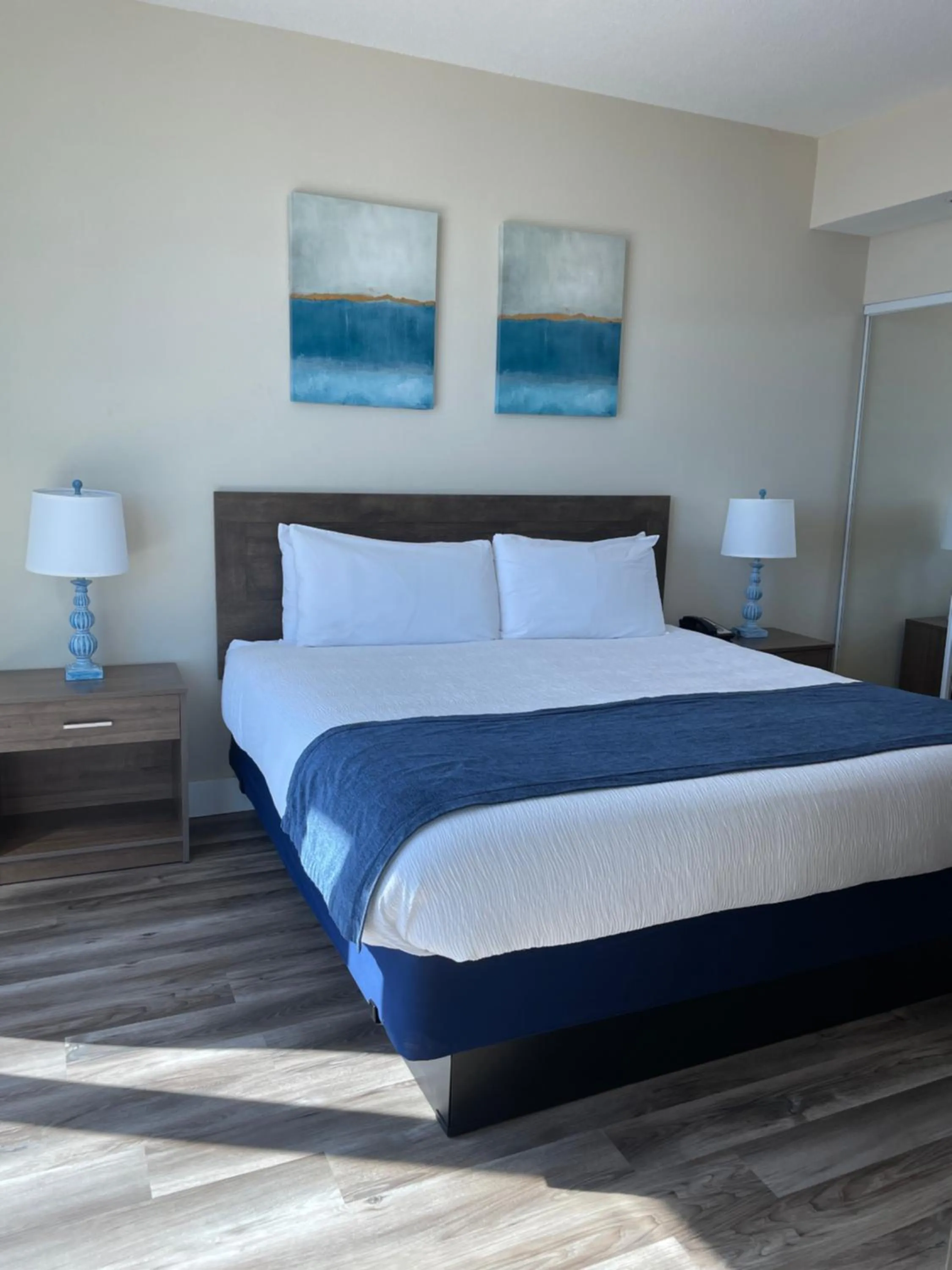 Bedroom, Bed in South Beach Biloxi Hotel & Suites