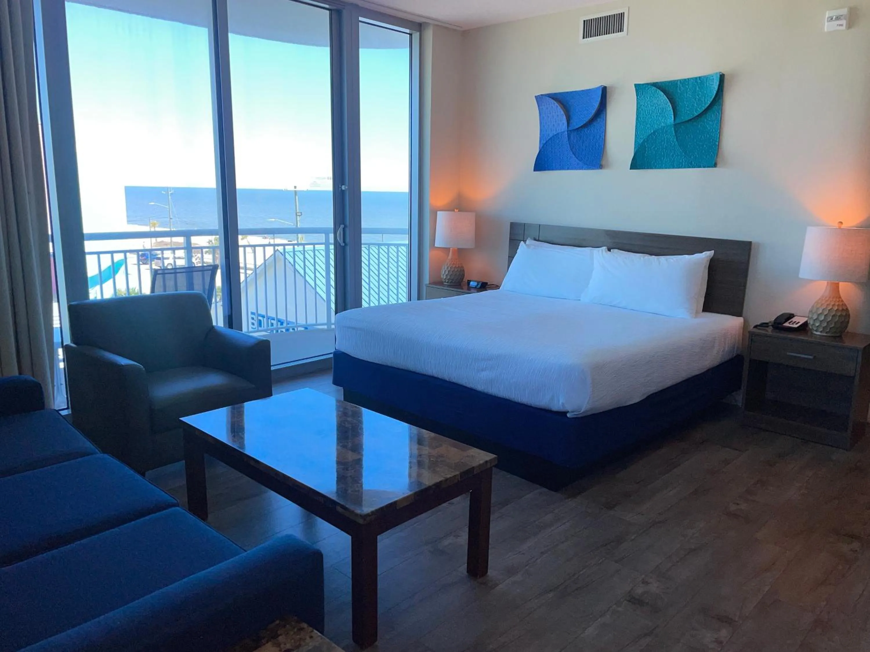 View (from property/room), Bed in South Beach Biloxi Hotel & Suites