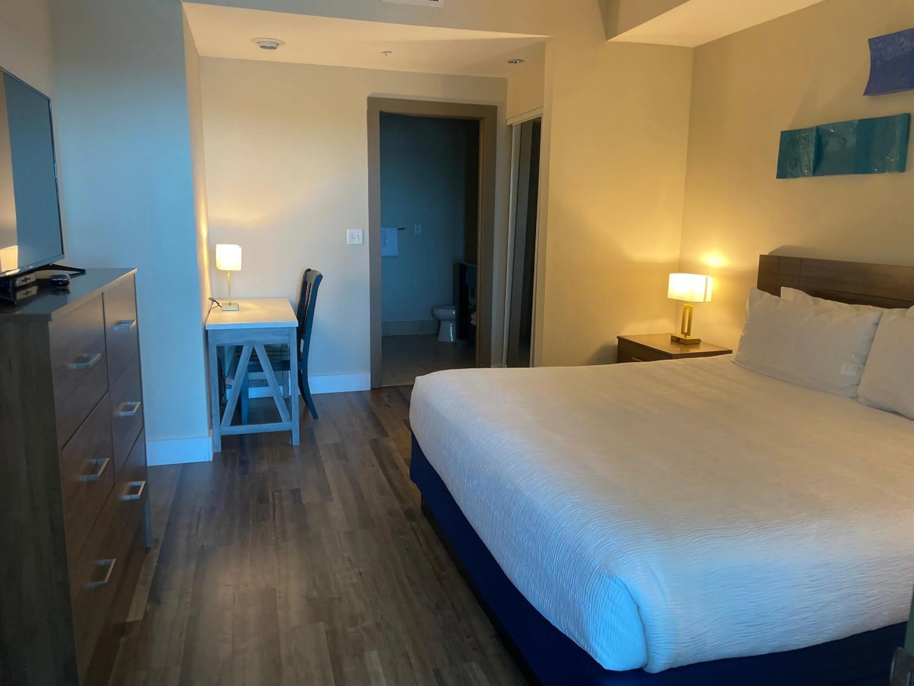 Bed in South Beach Biloxi Hotel & Suites