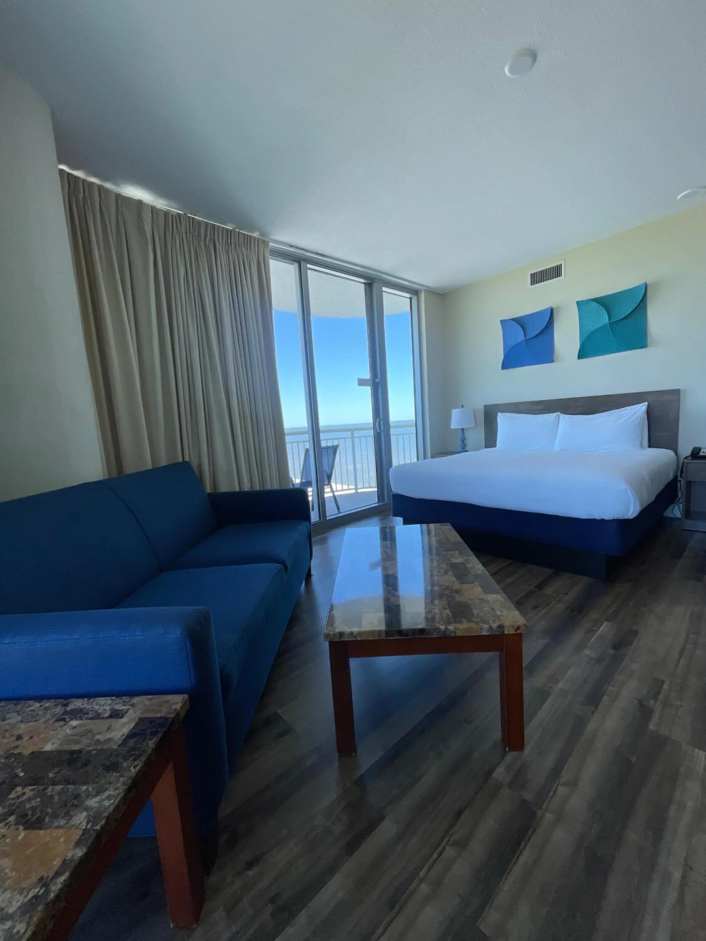 Photo of the whole room, Bed in South Beach Biloxi Hotel & Suites