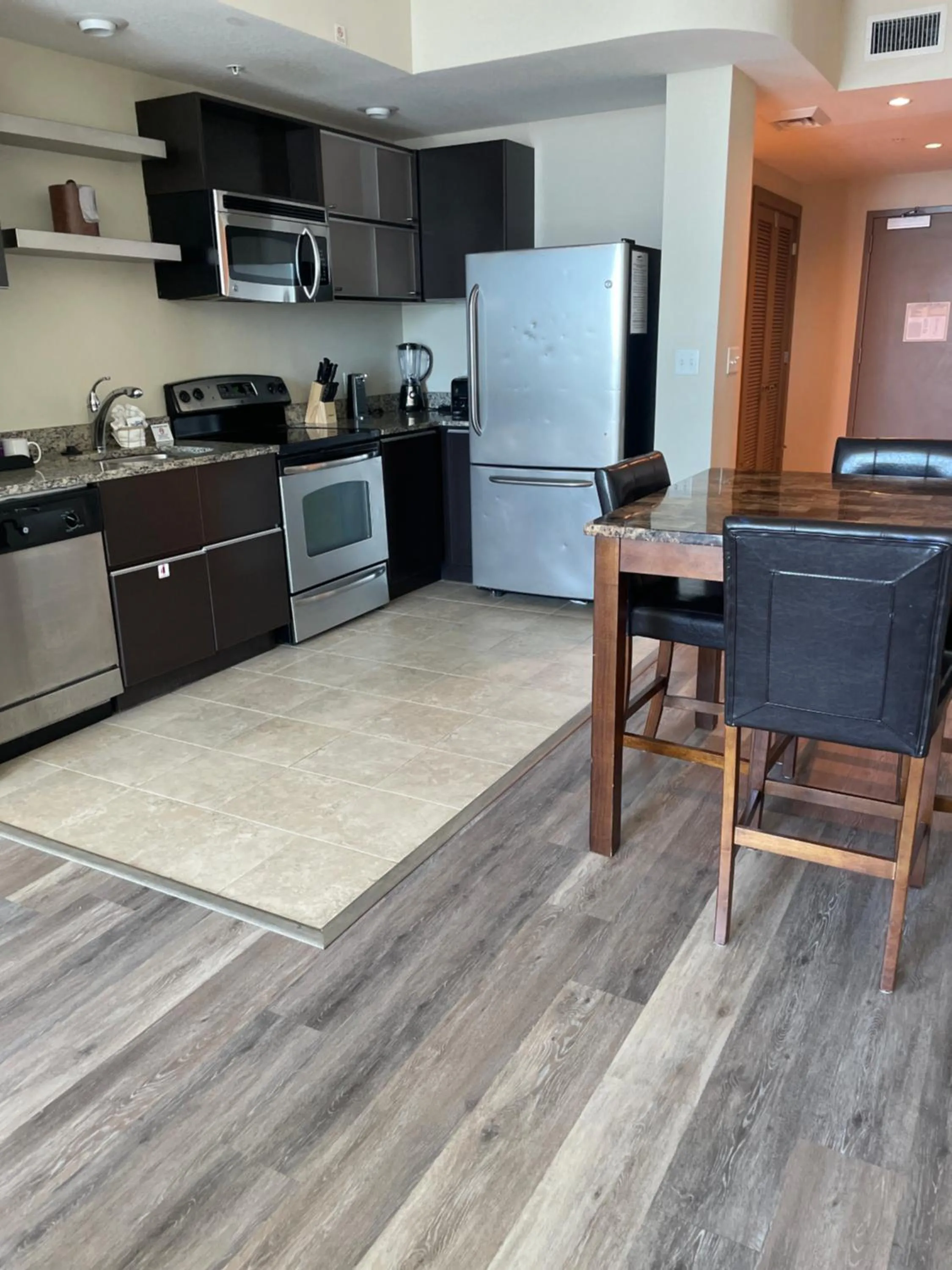 Kitchen or kitchenette in South Beach Biloxi Hotel & Suites