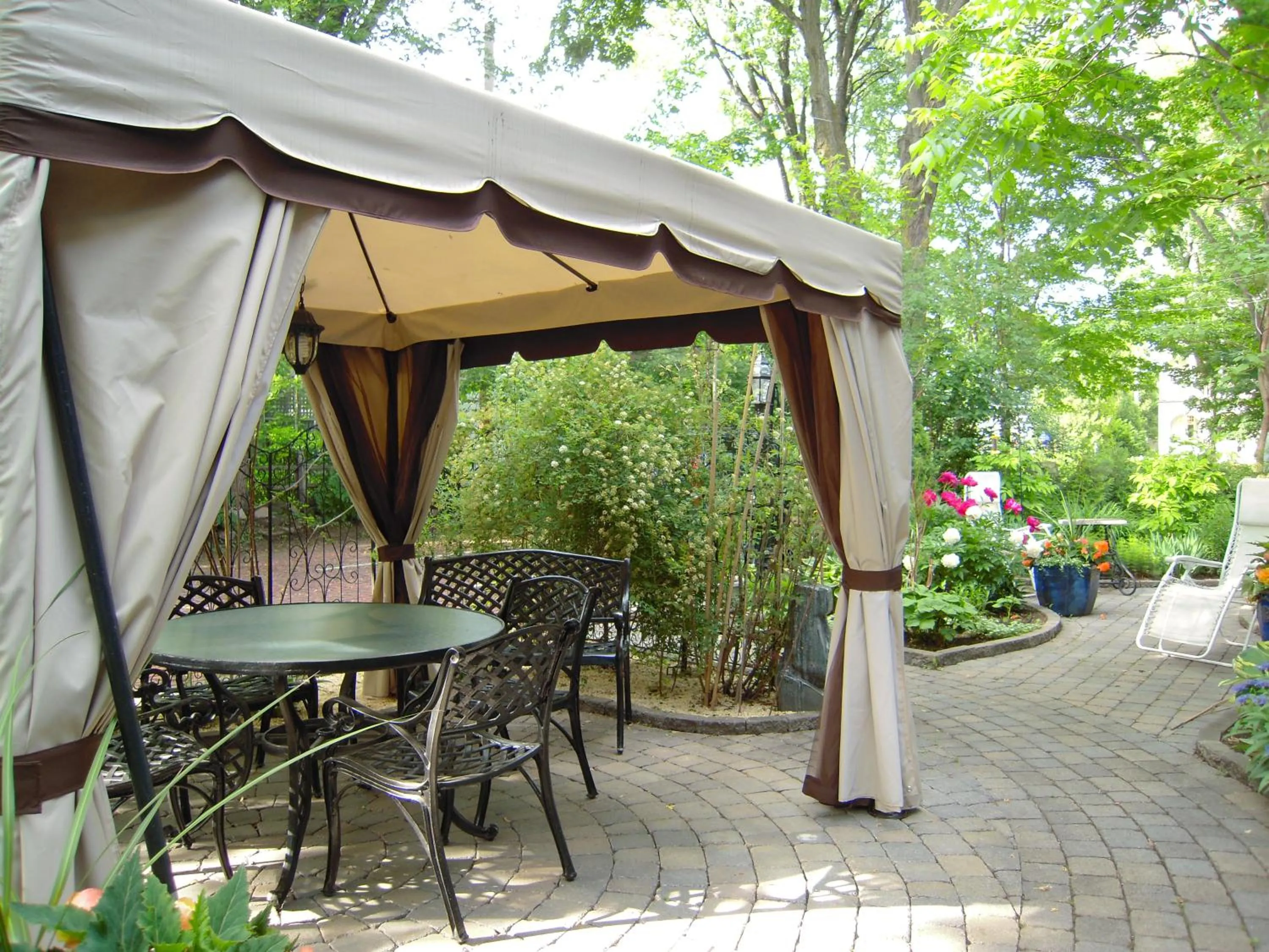 Garden in L'Arvidienne Couette et Café