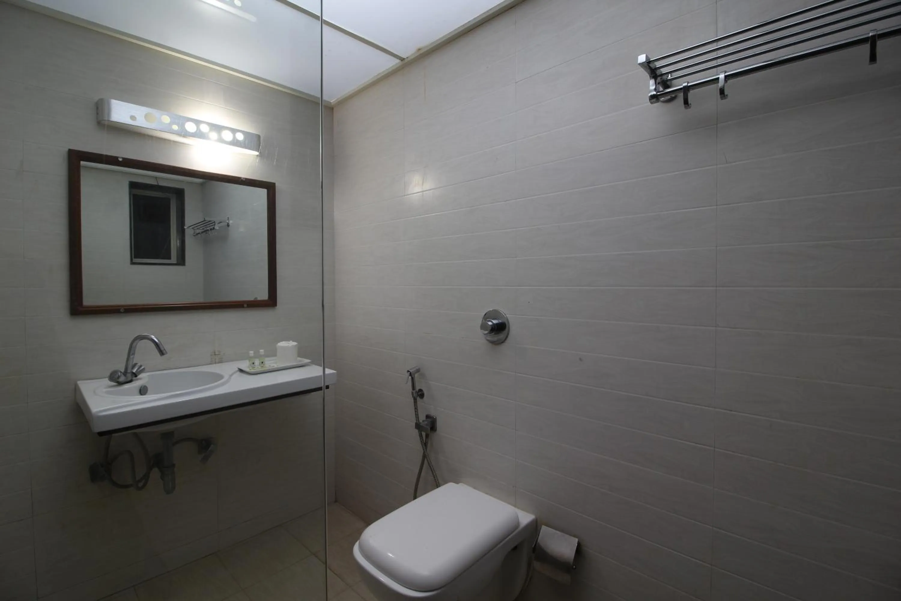 Shower in The Byke Old Anchor Beach Resort & Spa