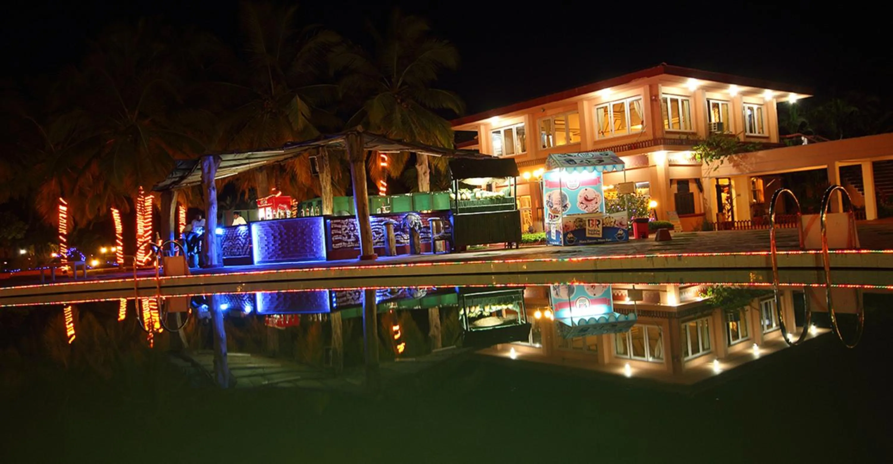 Nightclub / DJ in The Byke Old Anchor Beach Resort & Spa