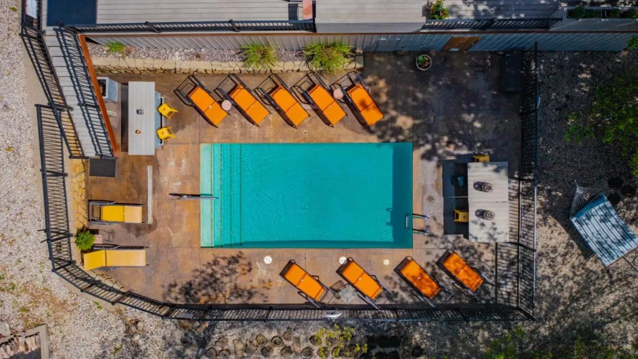 Swimming pool in Lake Breeze Timber