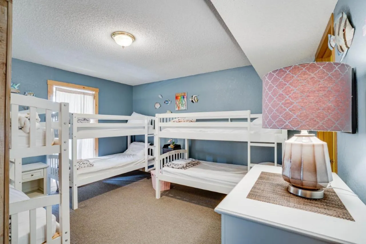 bunk bed, Bed in Lake Breeze Timber