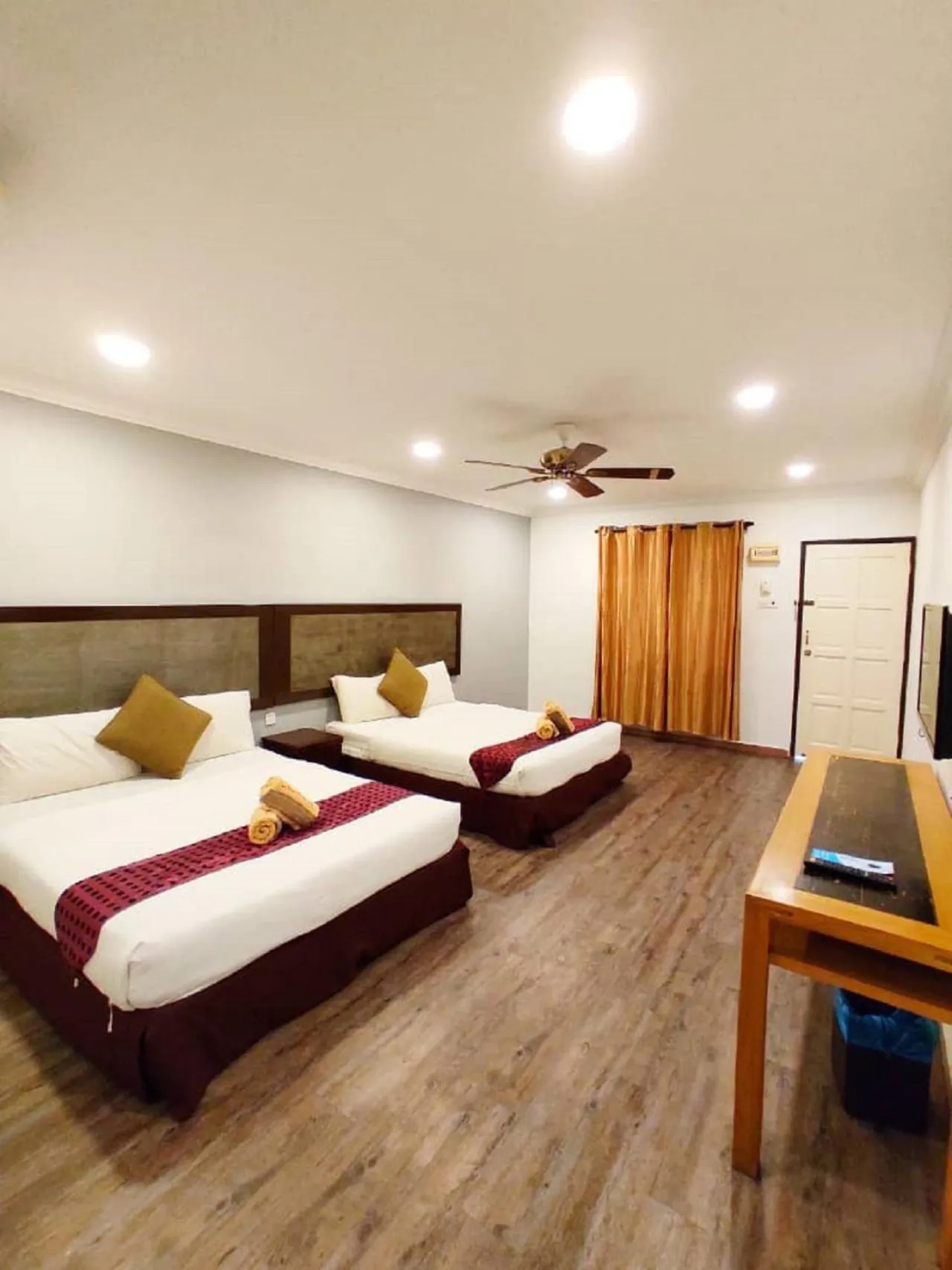 Bed in Adina Drive In Motel