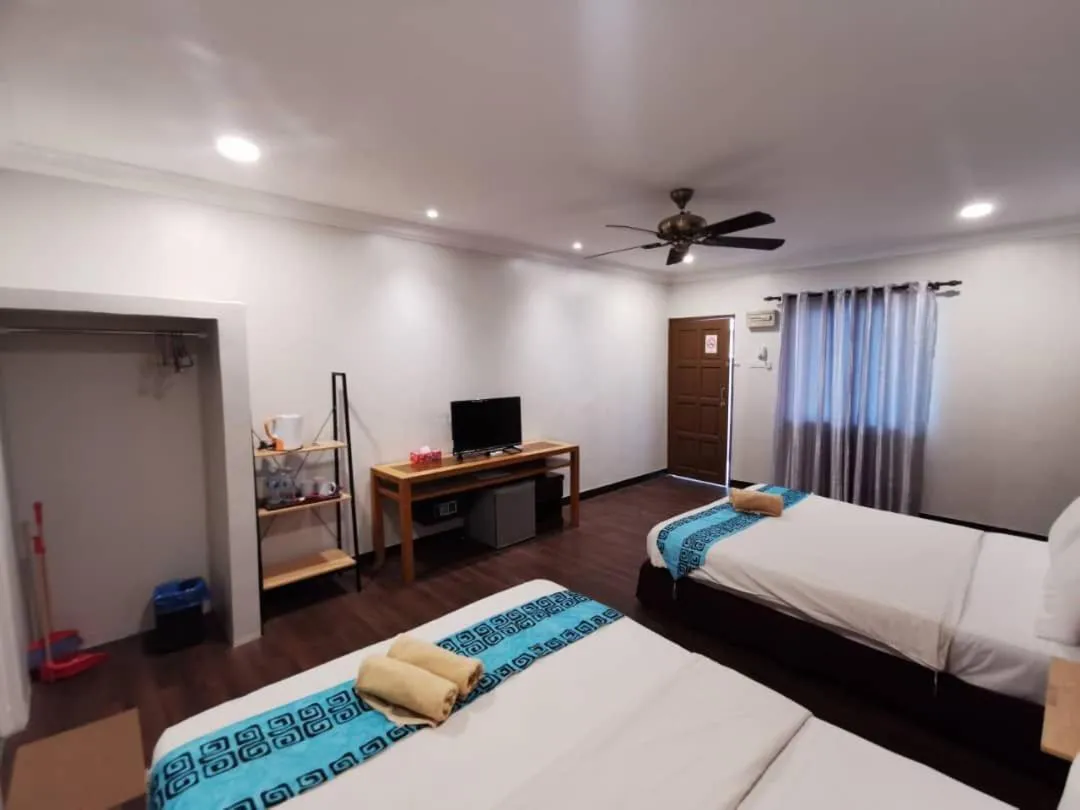 Bed in Adina Drive In Motel