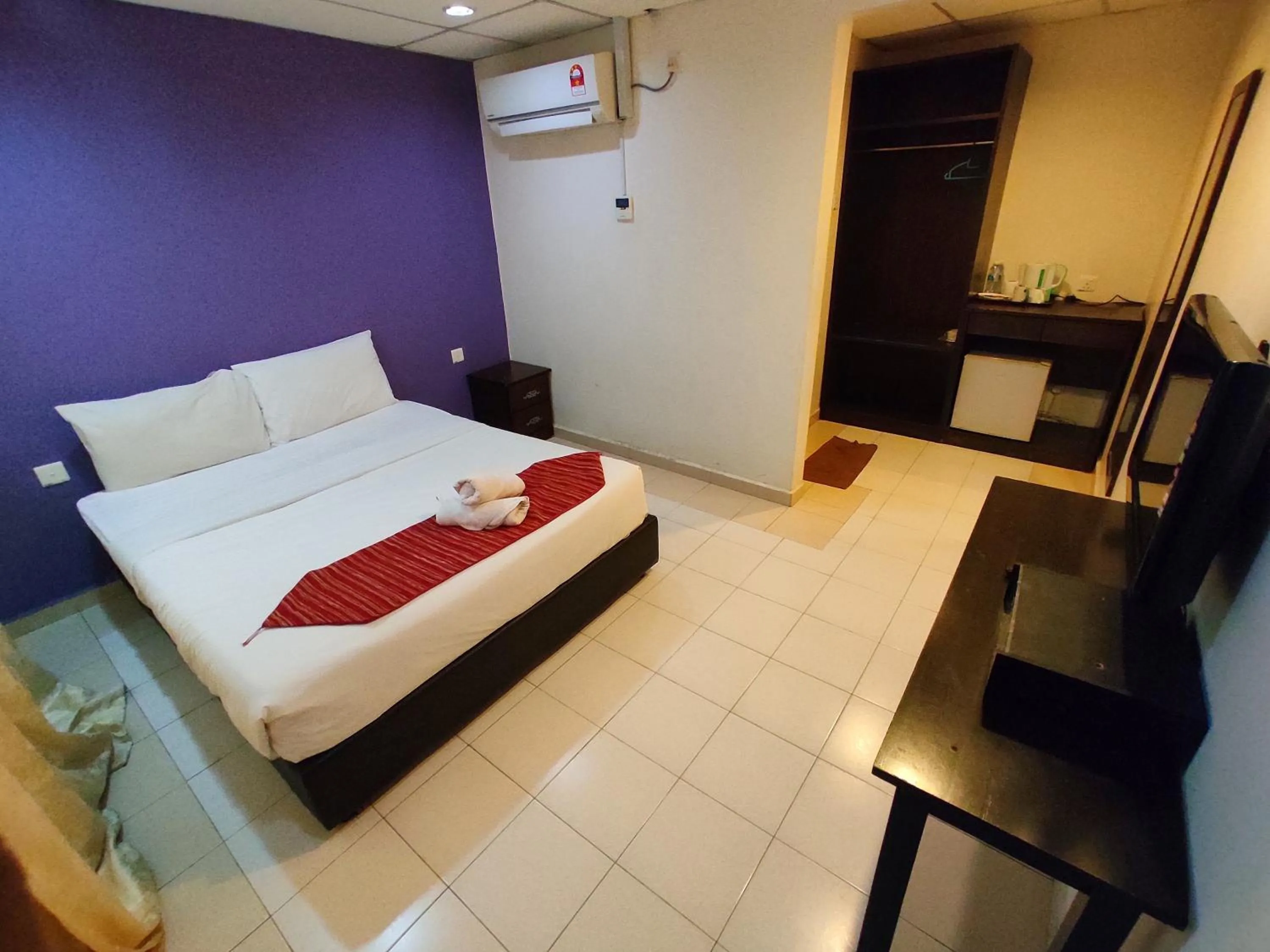 Bed in Adina Drive In Motel